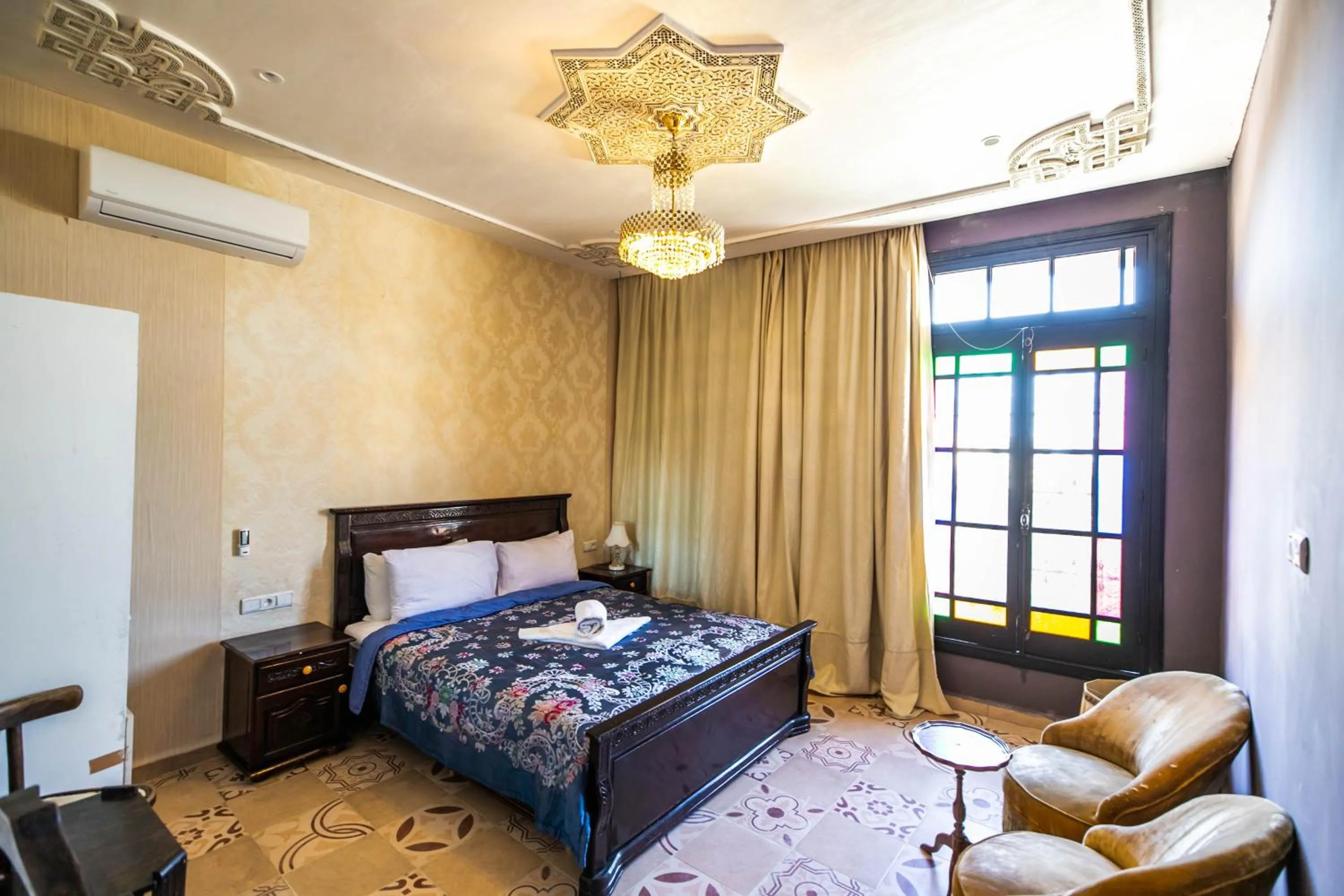 Seating area, Bed in Palais Shazam & SPA