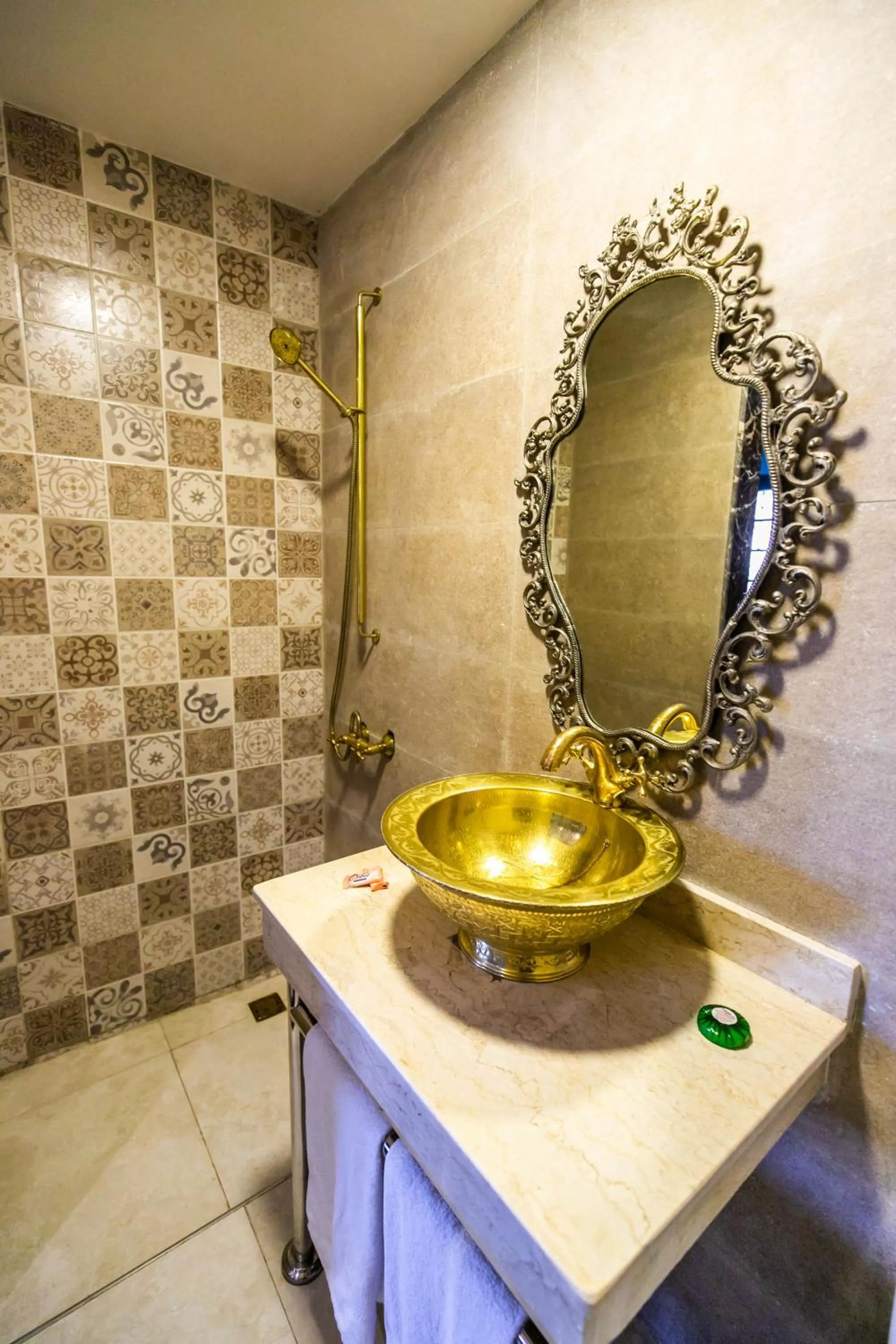 Bathroom in Palais Shazam & SPA