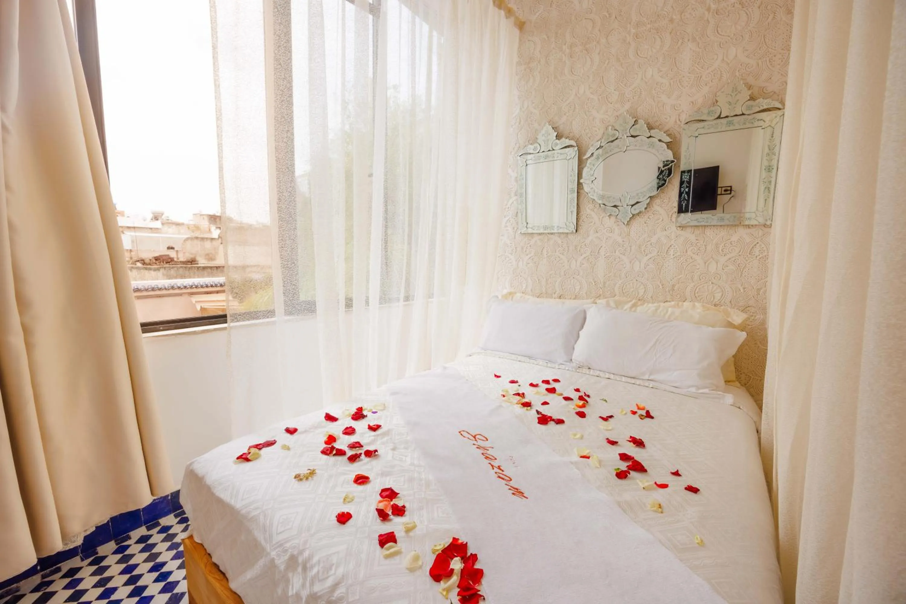 View (from property/room), Bed in Palais Shazam & SPA