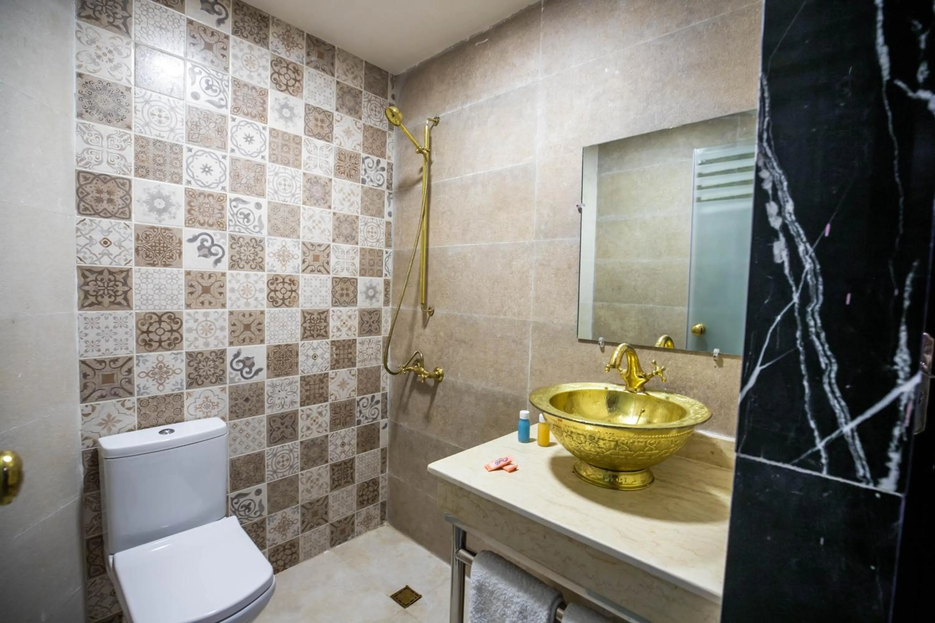 Bathroom in Palais Shazam & SPA