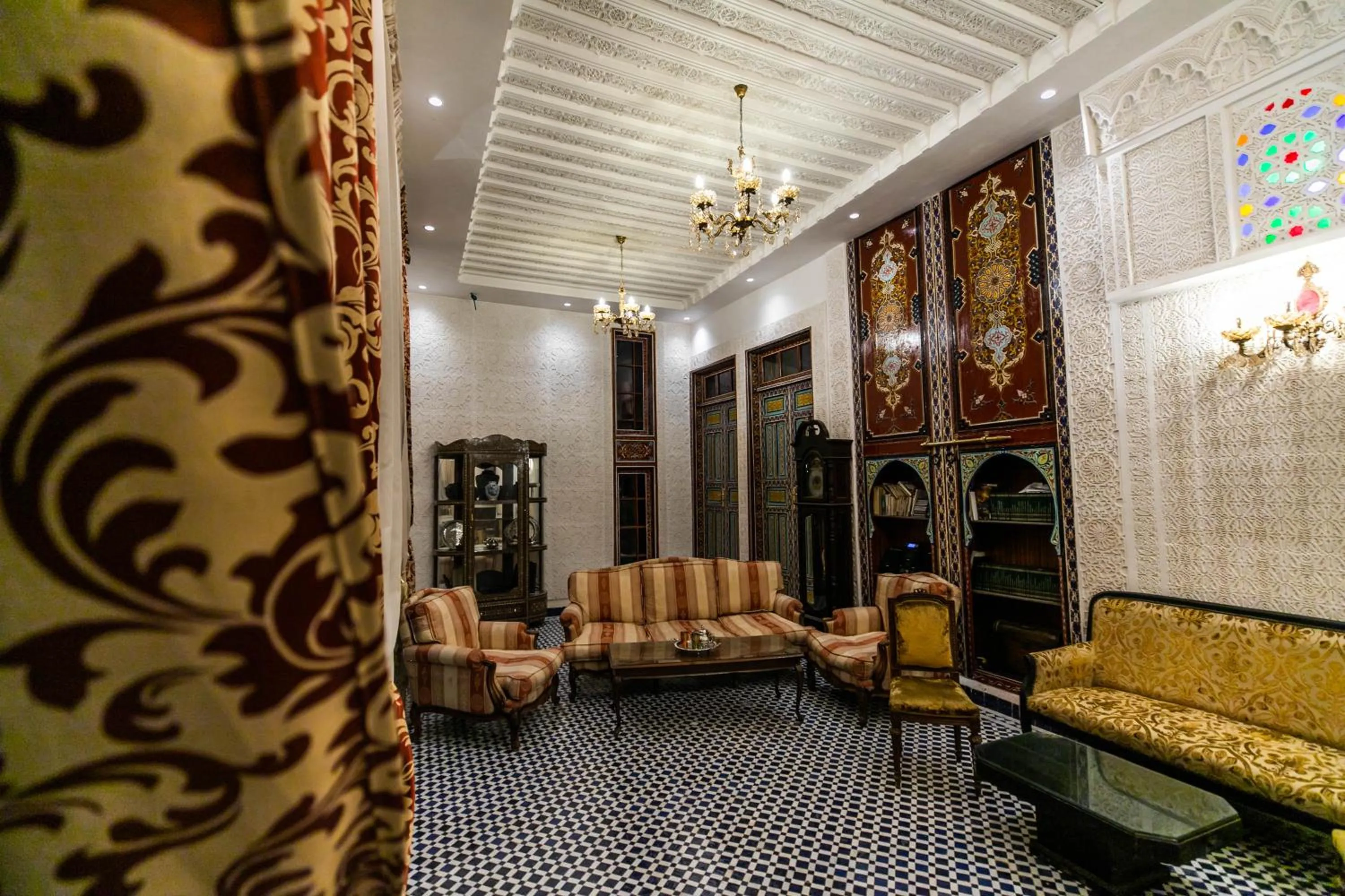 Restaurant/places to eat in Palais Shazam & SPA