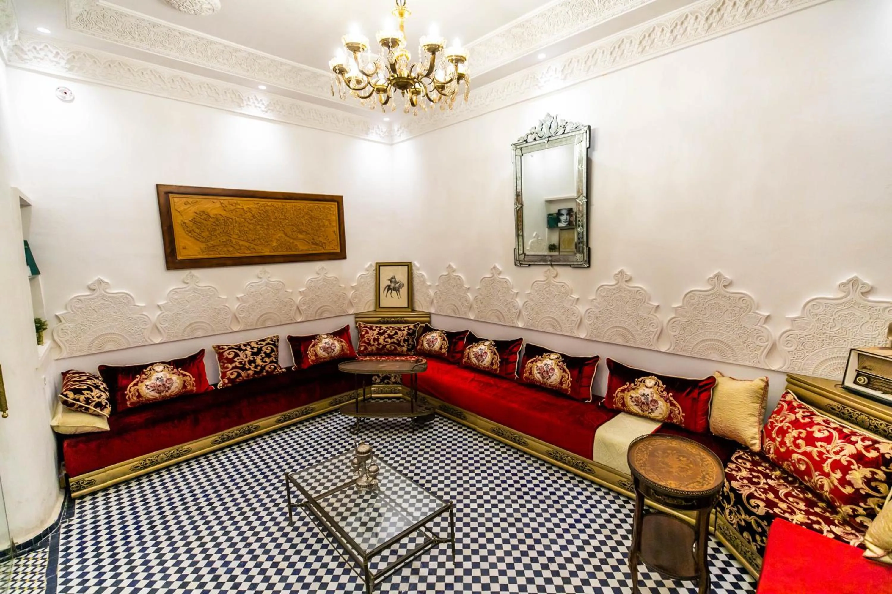 Restaurant/places to eat in Palais Shazam & SPA