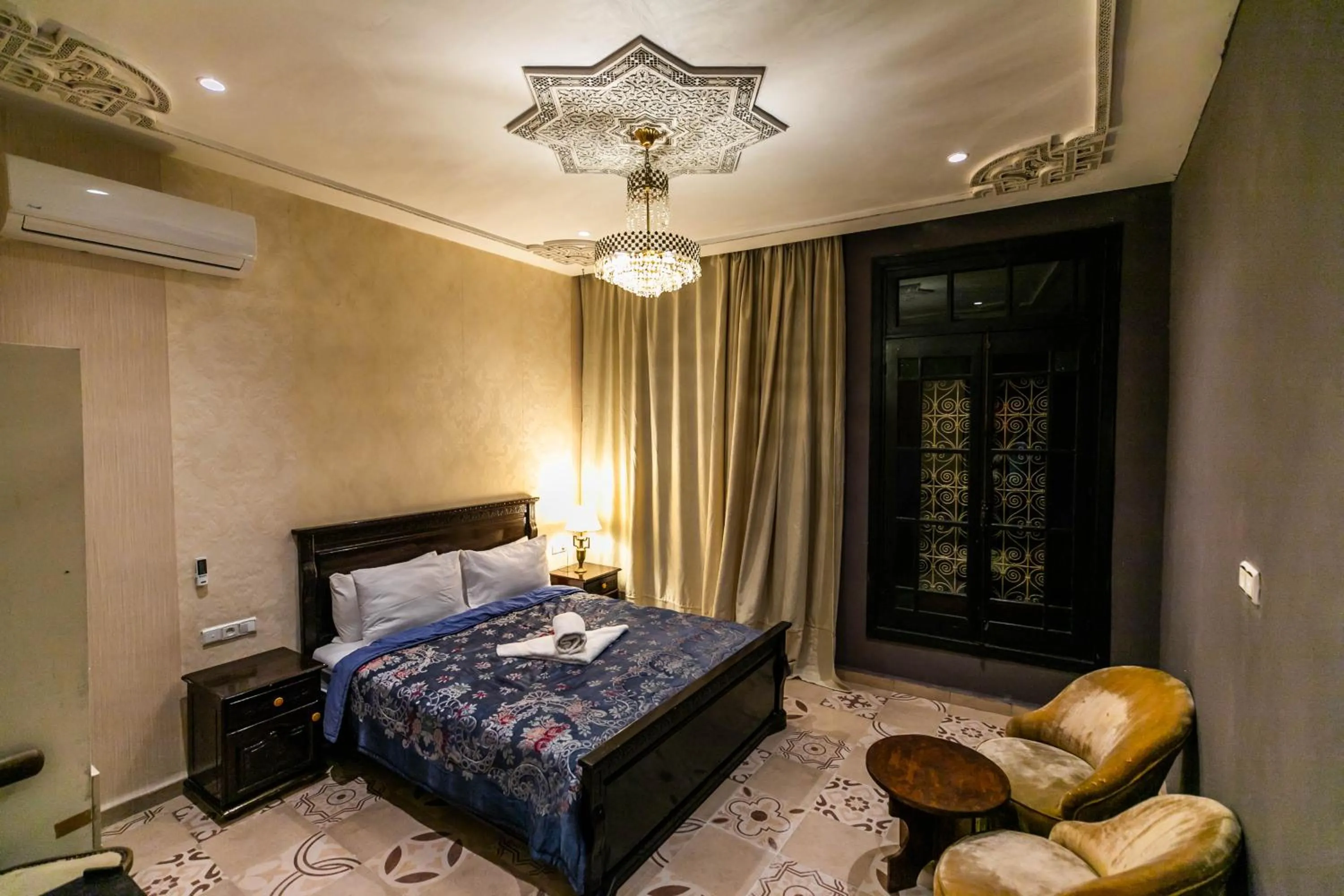 Bedroom, Bed in Palais Shazam & SPA