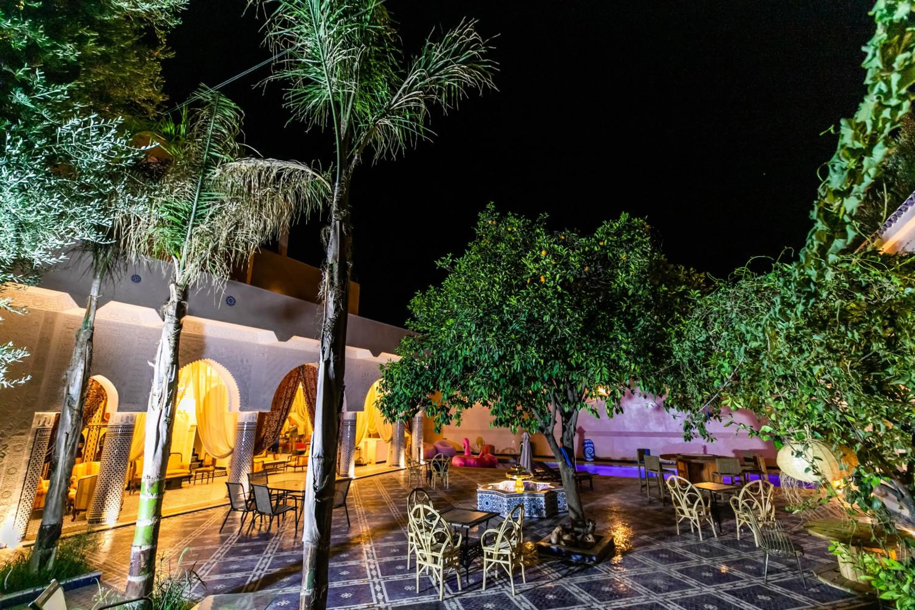 Restaurant/places to eat in Palais Shazam & SPA