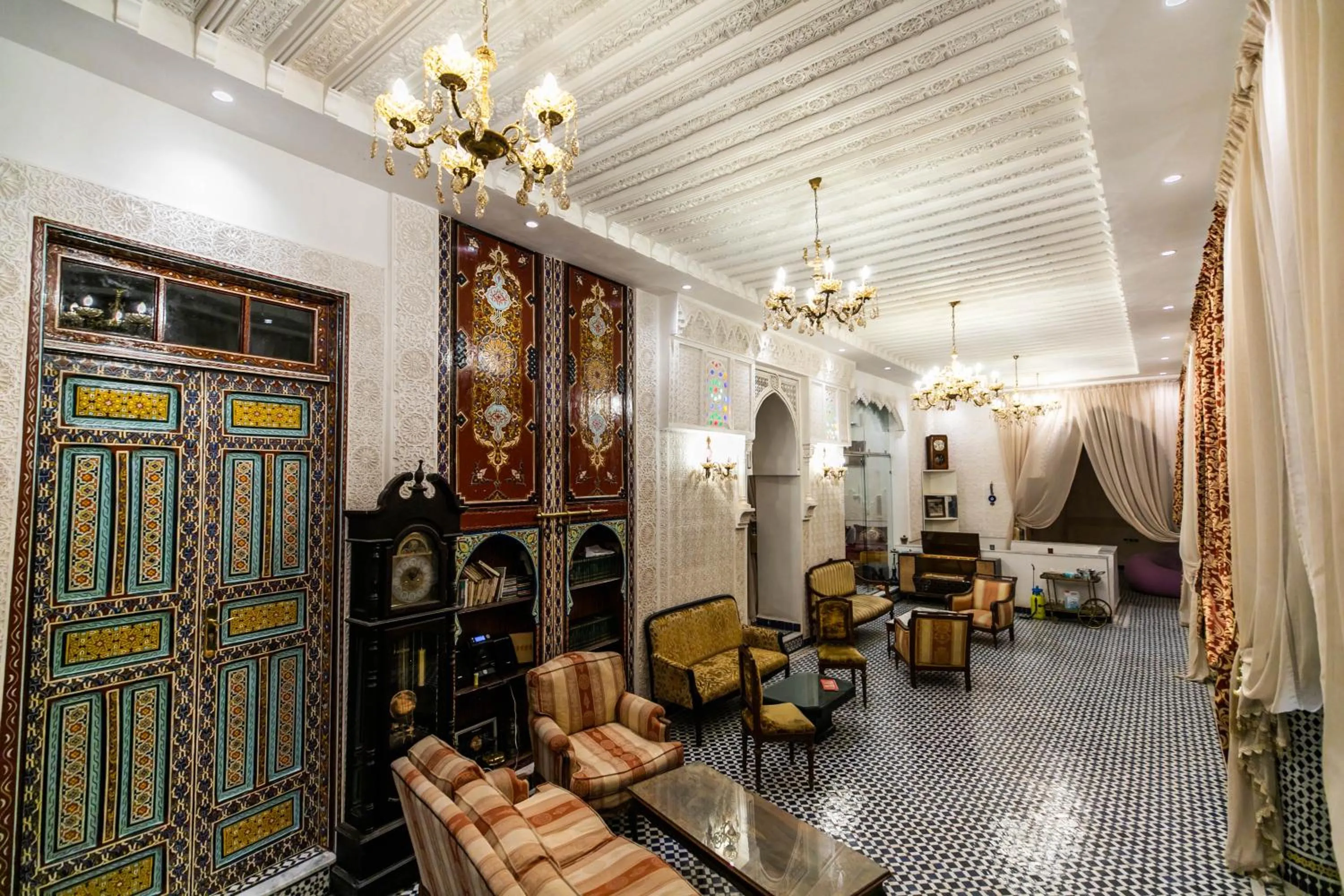 Restaurant/places to eat in Palais Shazam & SPA