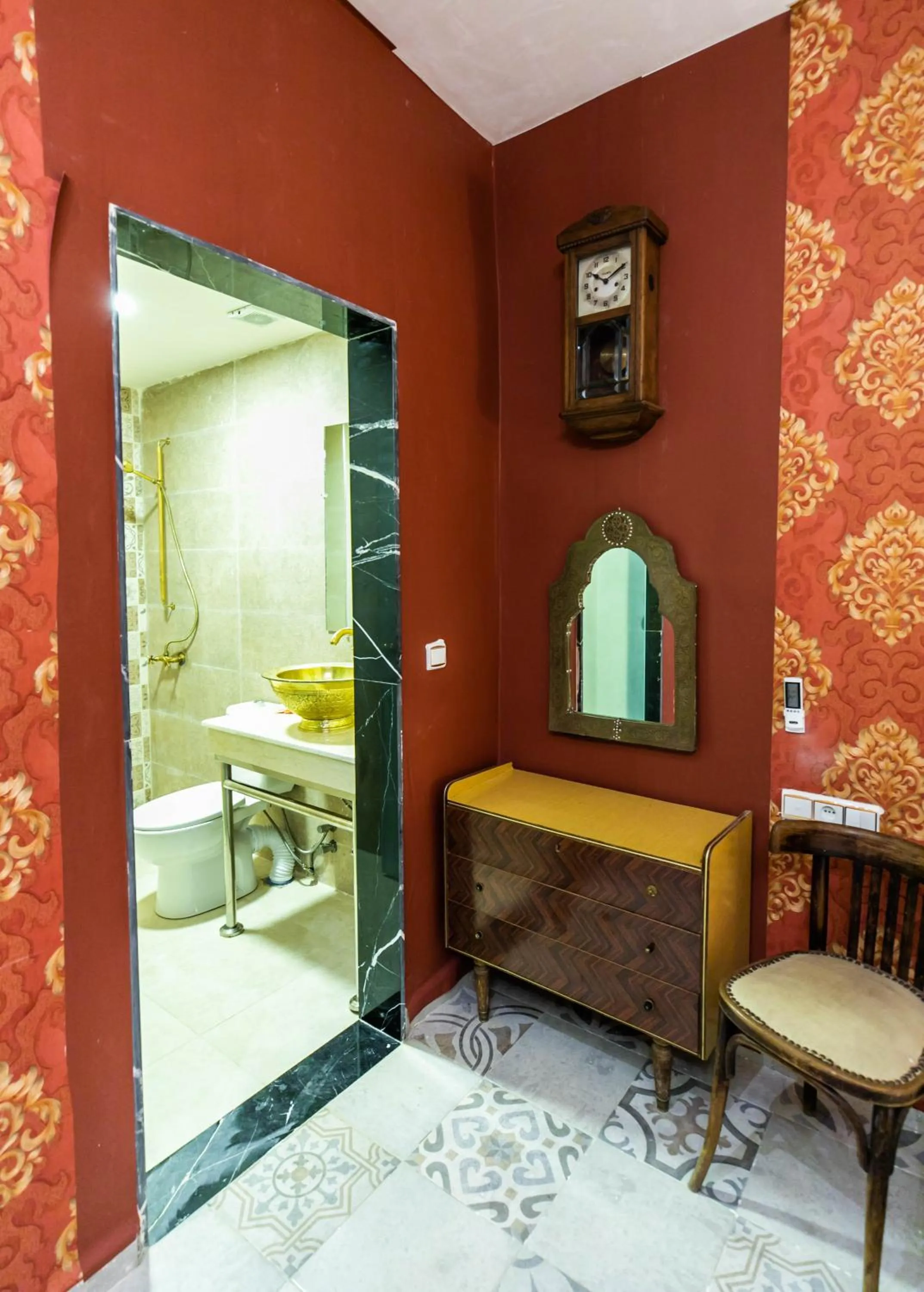 Bathroom in Palais Shazam & SPA