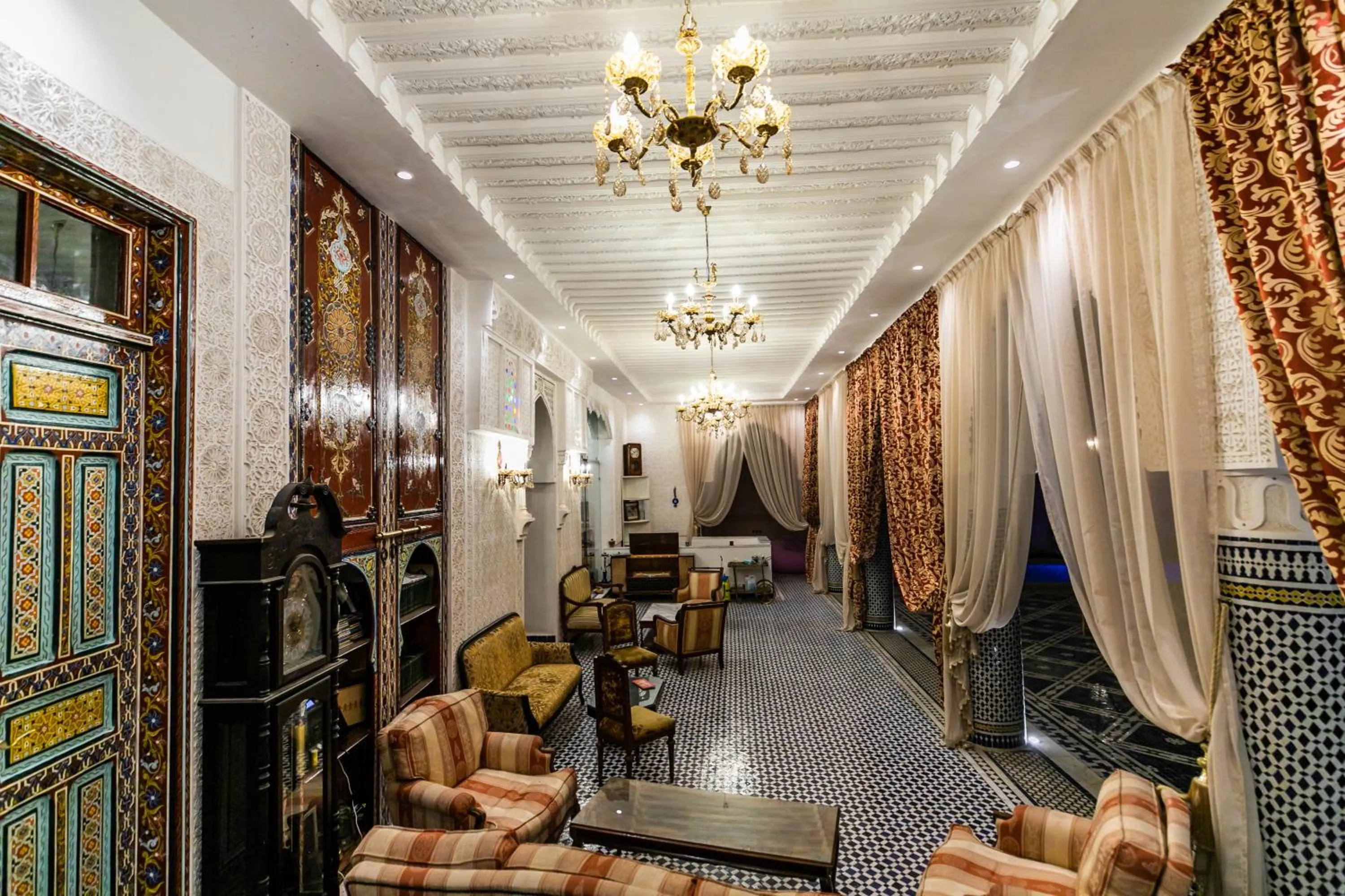 Restaurant/places to eat in Palais Shazam & SPA