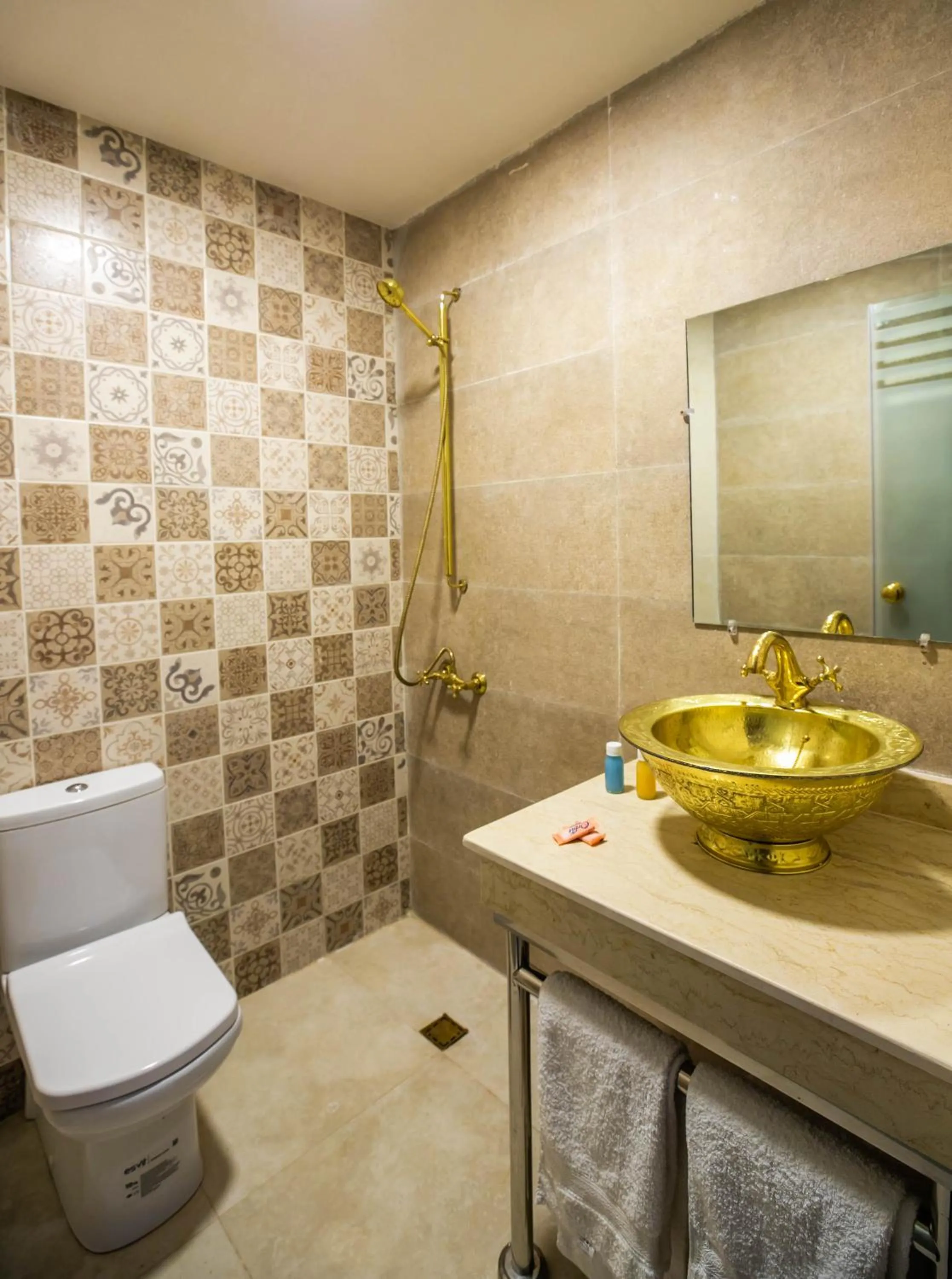 Bathroom in Palais Shazam & SPA