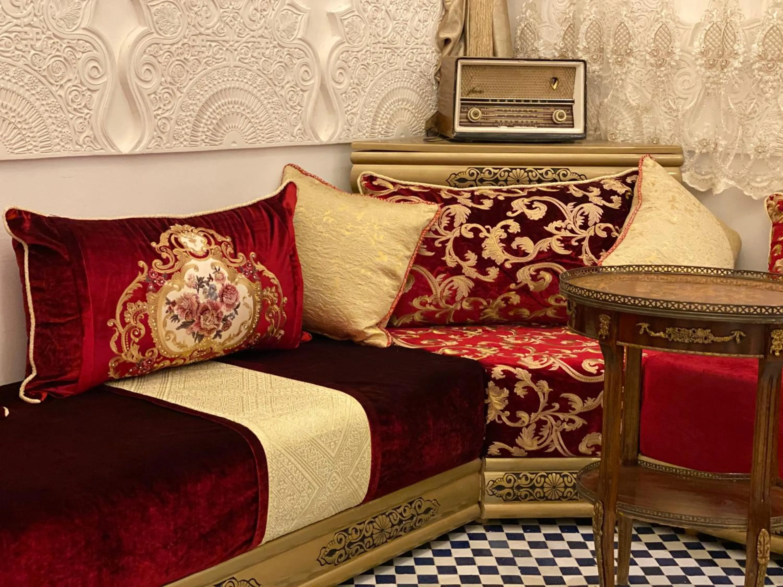 Restaurant/places to eat in Palais Shazam & SPA