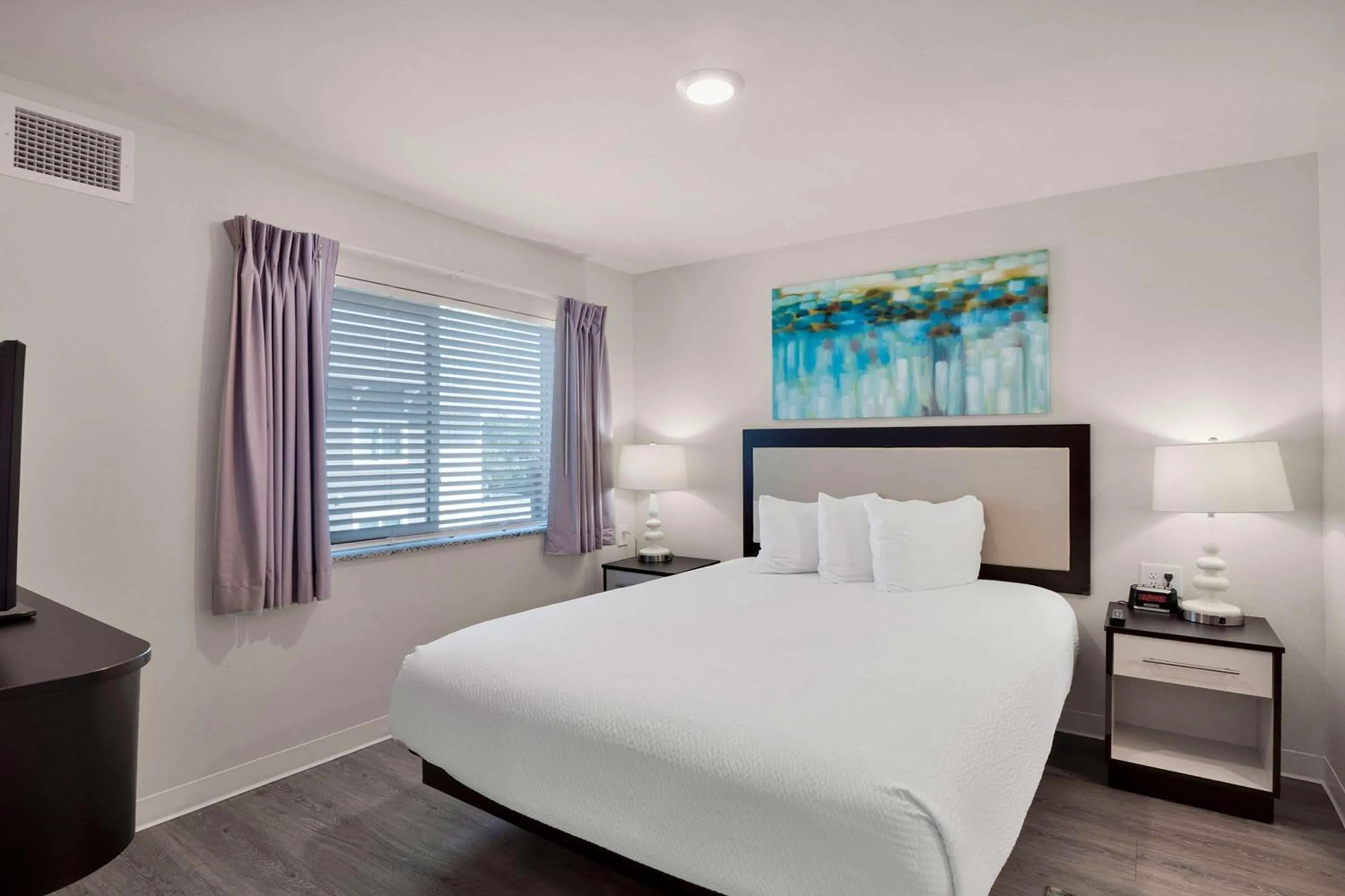 Photo of the whole room, Bed in WaterWalk Extended Stay by Wyndham Charlotte - Arrowood