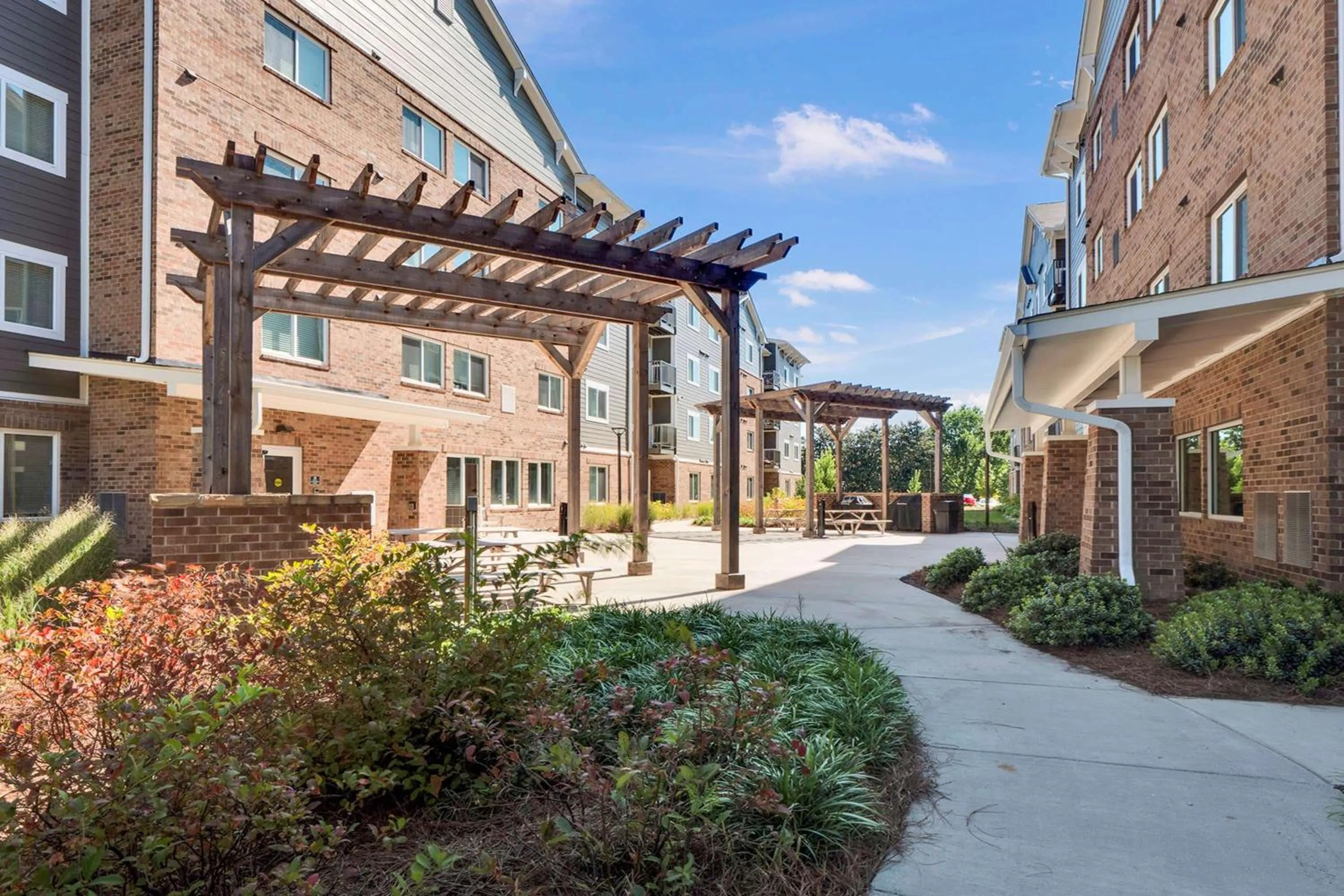 Inner courtyard view in WaterWalk Extended Stay by Wyndham Charlotte - Arrowood