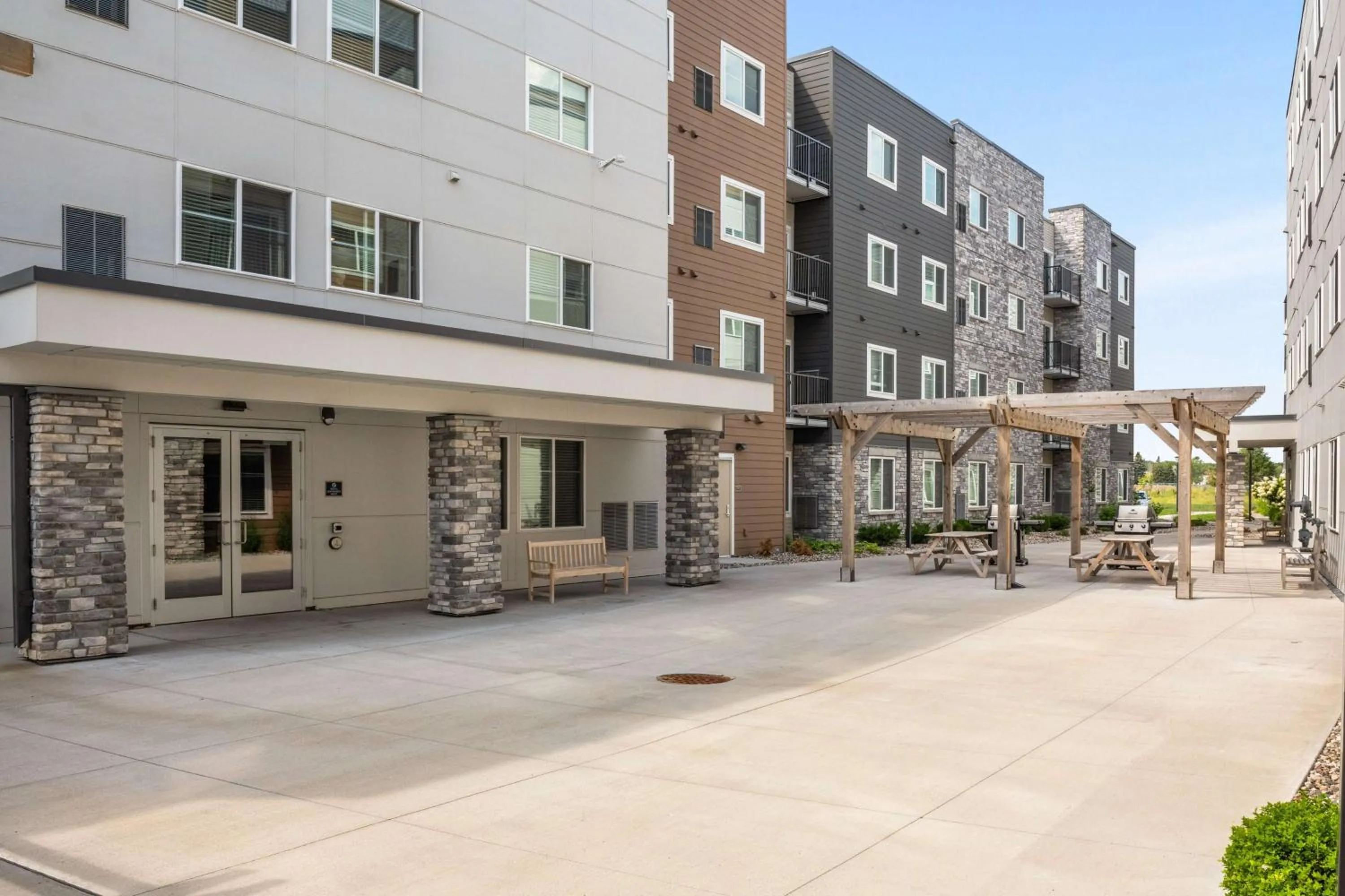 BBQ facilities in WaterWalk Extended Stay by Wyndham Minneapolis - Plymouth