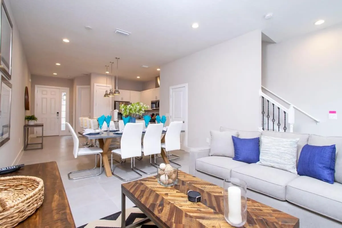 Gorgeous 4 Bedroom Family Friendly Close to Disney 7573