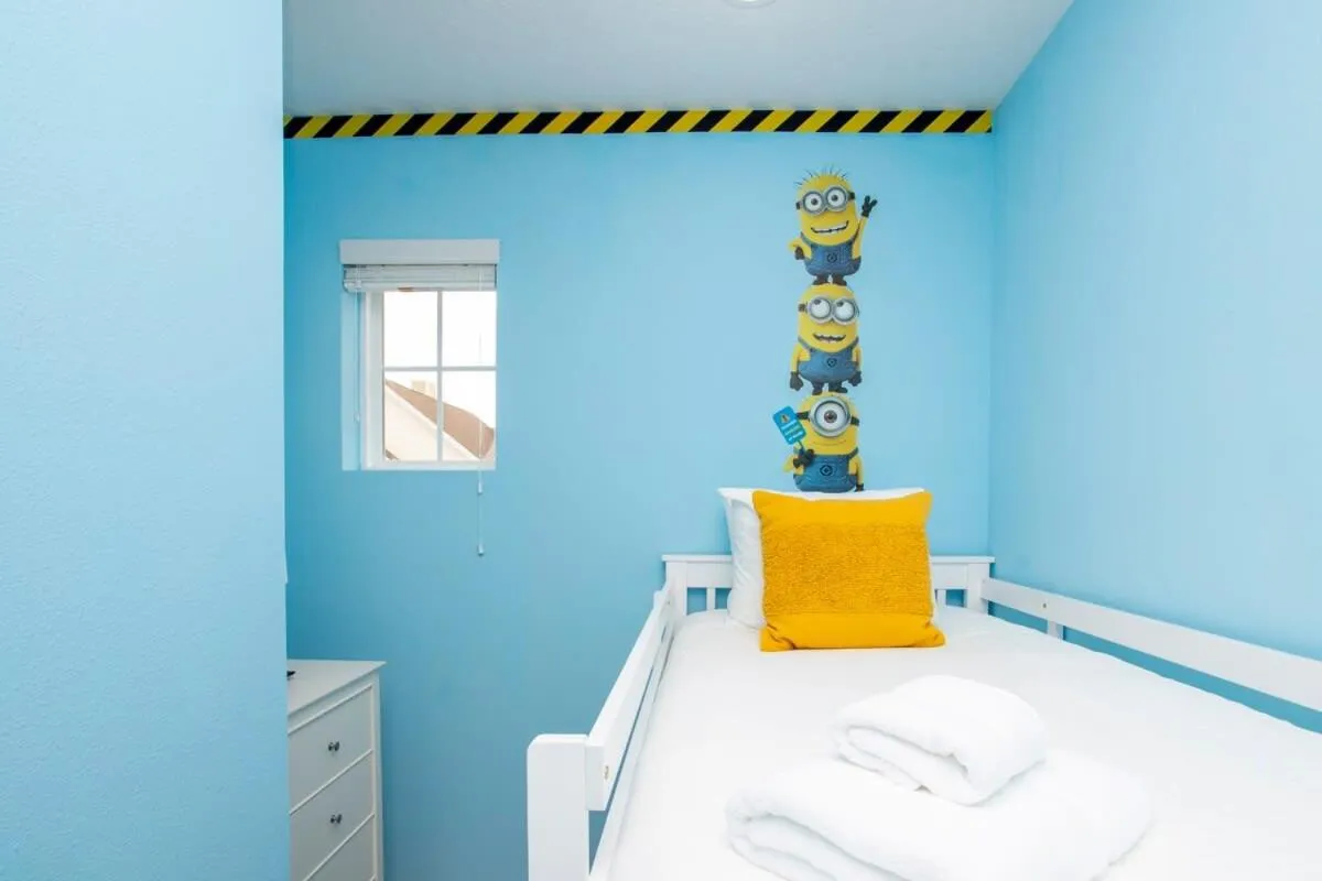 Bed in Gorgeous 4 Bedroom Family Friendly Close to Disney 7573