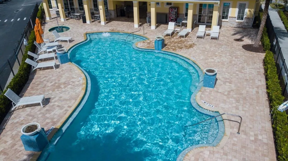 Gorgeous 4 Bedroom Family Friendly Close to Disney 7573