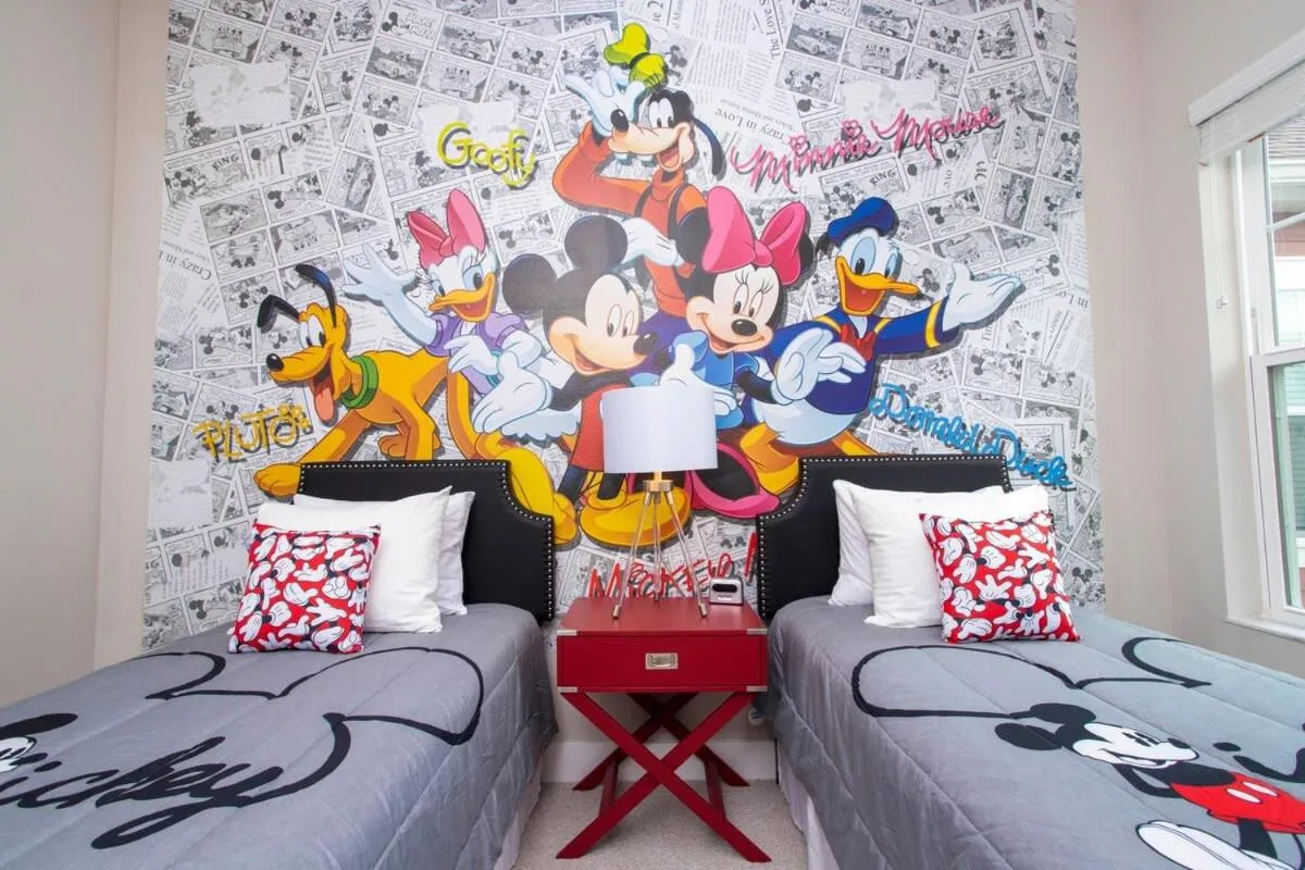 Bed in Gorgeous 4 Bedroom Family Friendly Close to Disney 7573