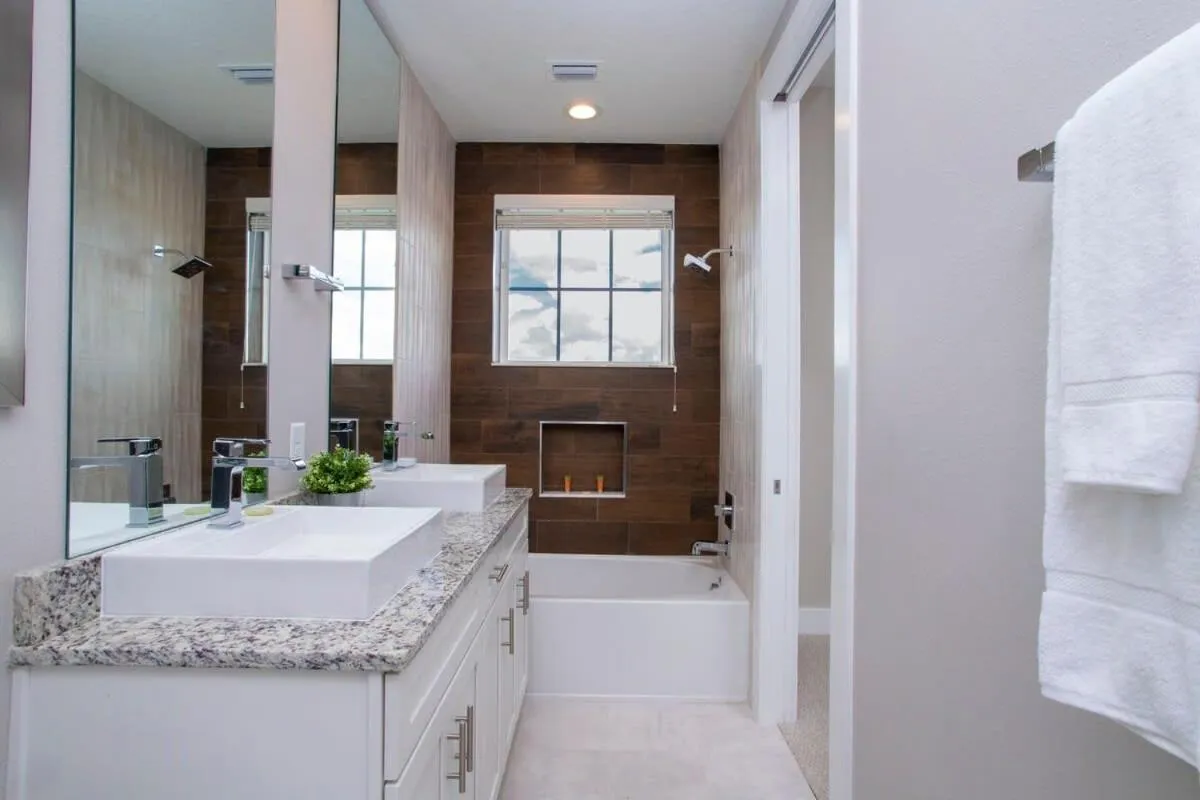 Gorgeous 4 Bedroom Family Friendly Close to Disney 7573