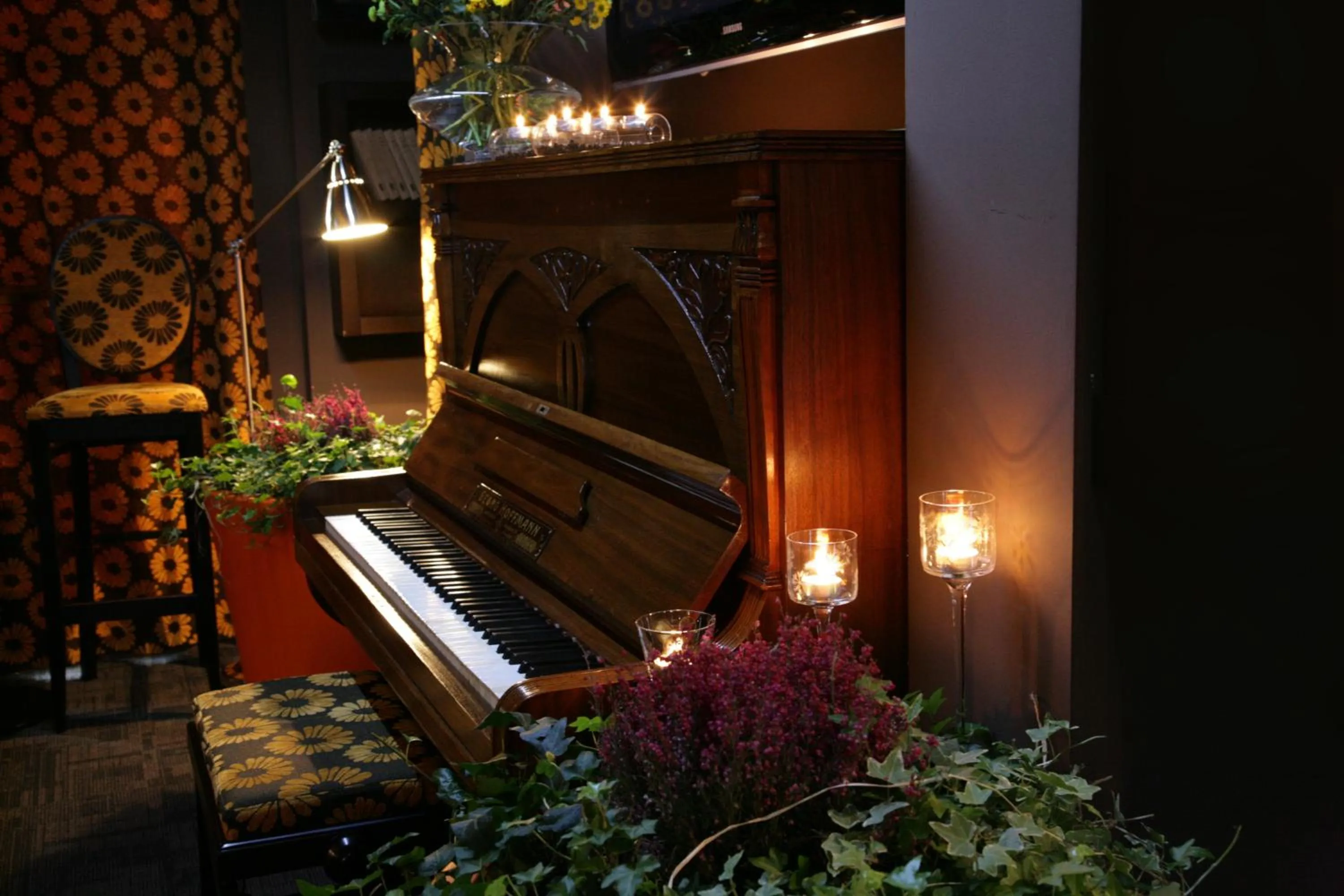 Restaurant/places to eat in Hotel Atrium