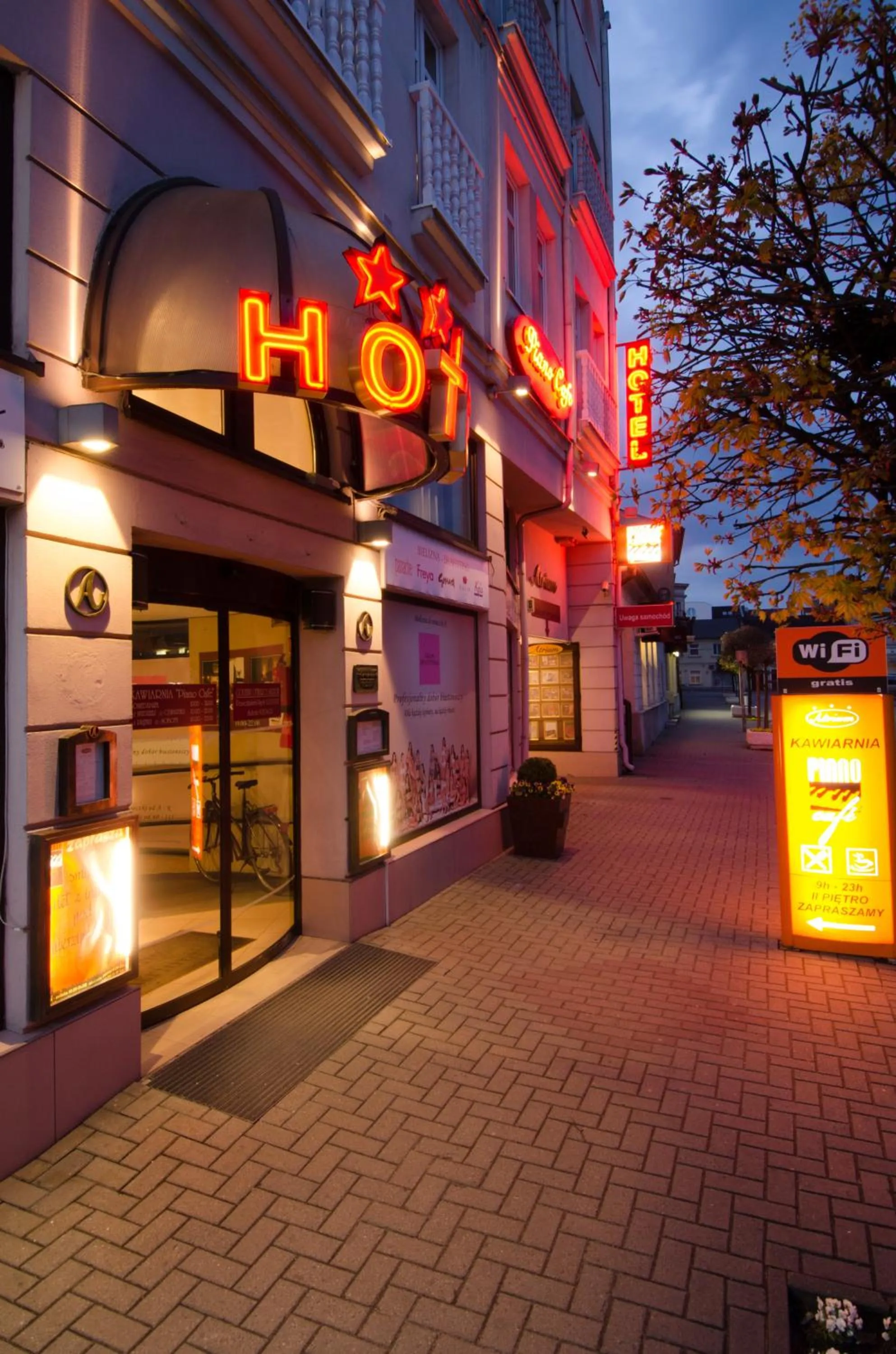 Facade/entrance in Hotel Atrium