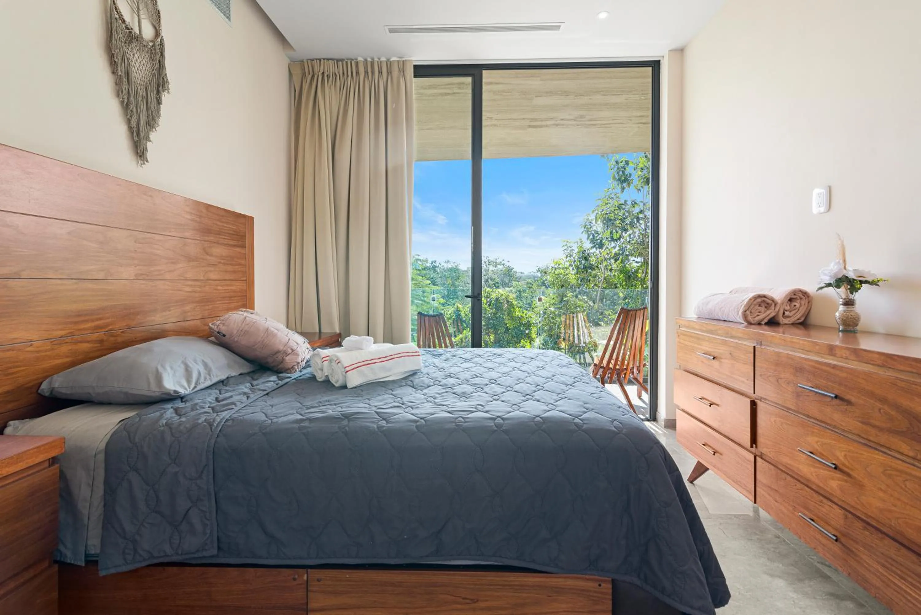 Photo of the whole room, Bed in Mistiq Tulum