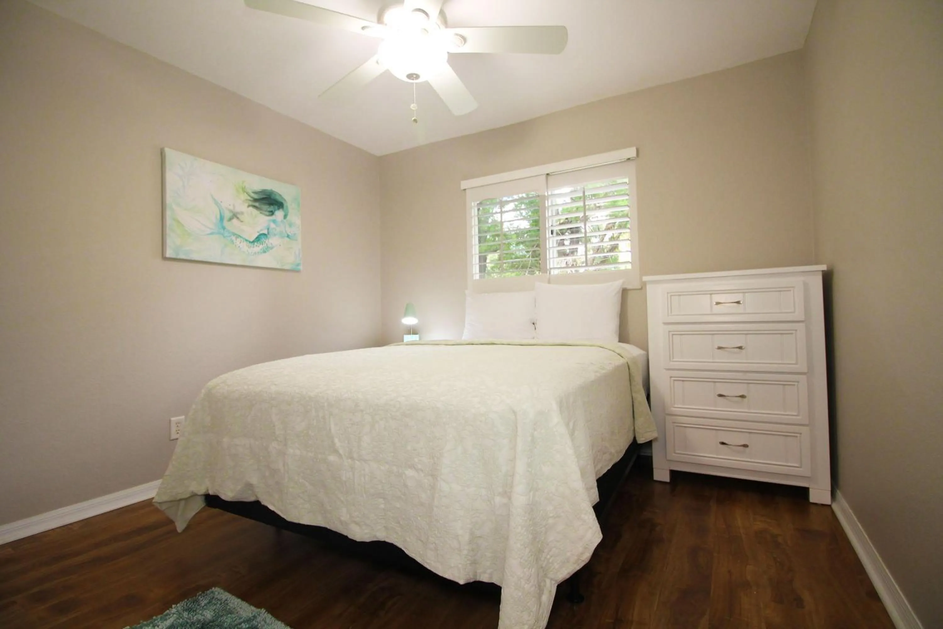 Bedroom, Bed in Heated saltwater pool, newly furnished, close to shopping and more - Villa Tropical Paradise
