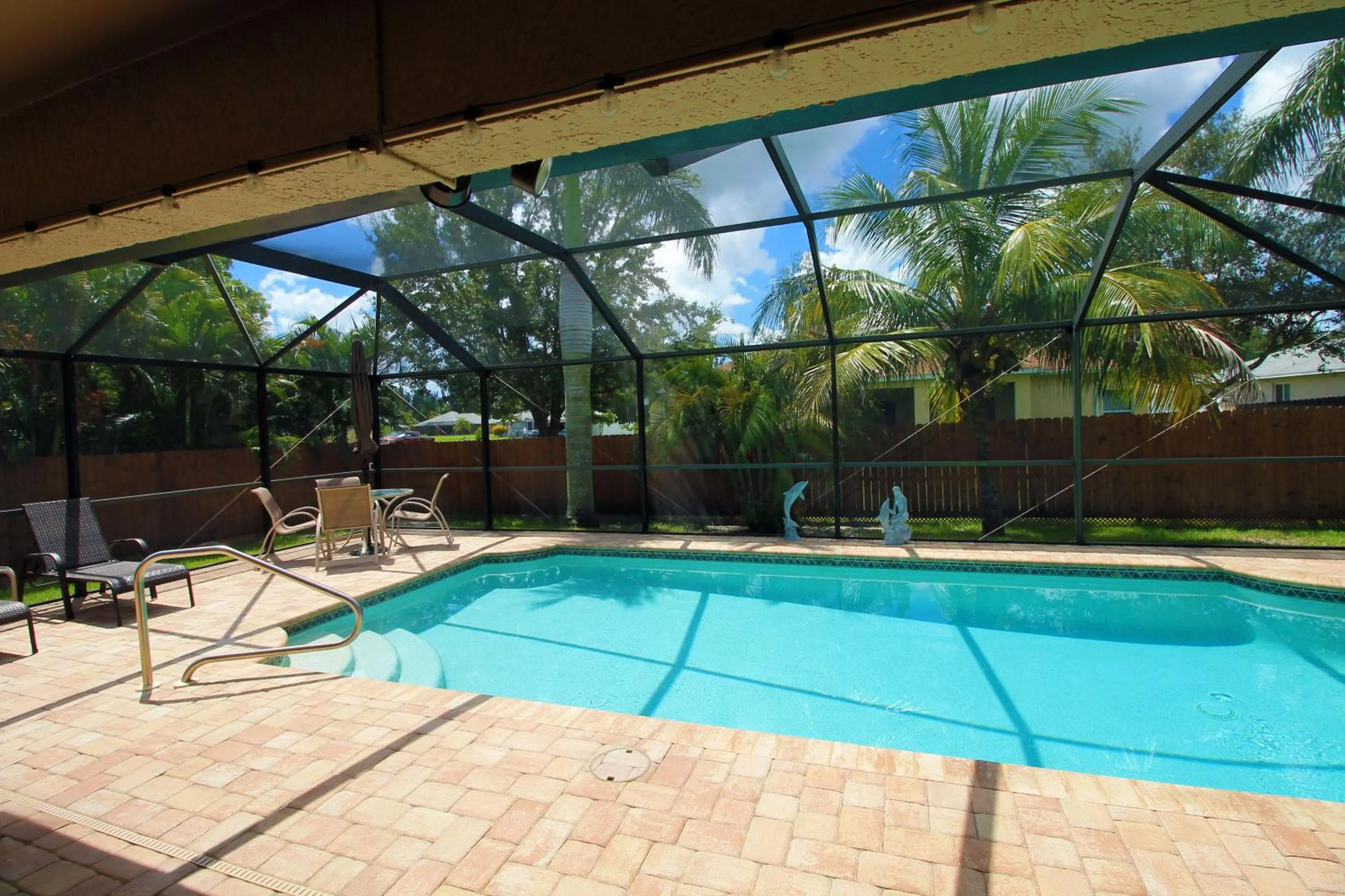 Swimming pool in Heated saltwater pool, newly furnished, close to shopping and more - Villa Tropical Paradise