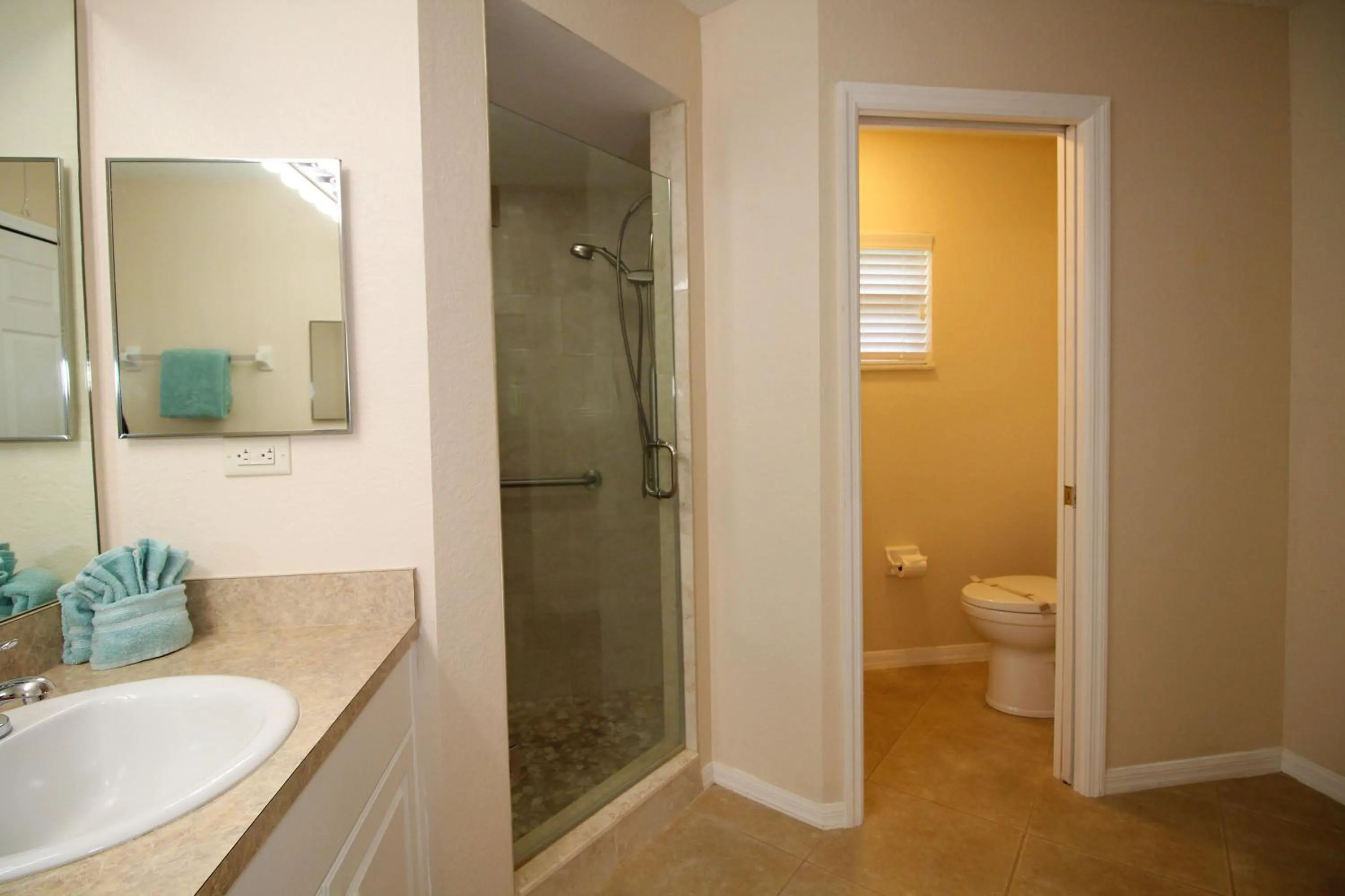 Bathroom in Heated saltwater pool, newly furnished, close to shopping and more - Villa Tropical Paradise