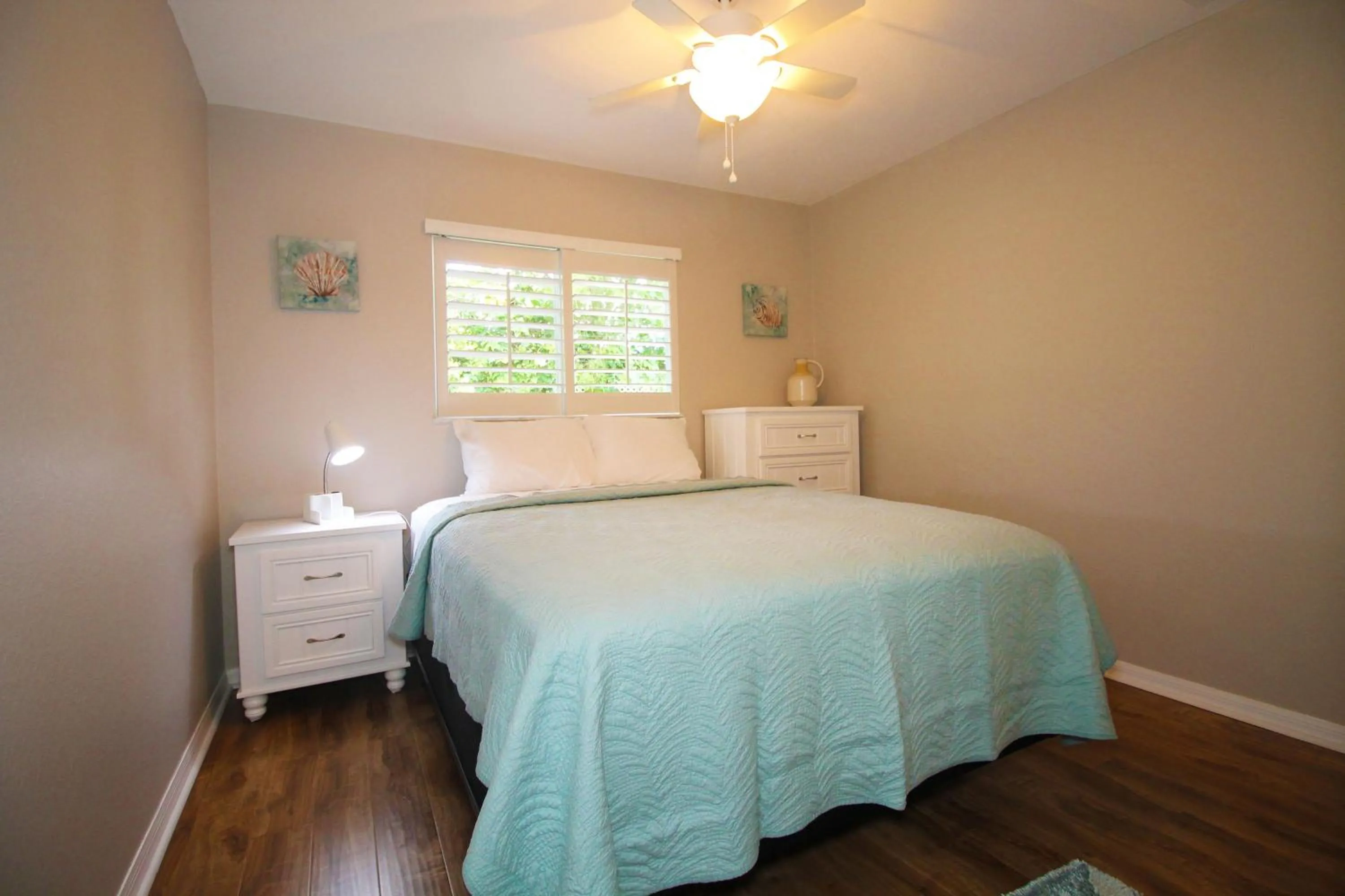 Bedroom, Bed in Heated saltwater pool, newly furnished, close to shopping and more - Villa Tropical Paradise
