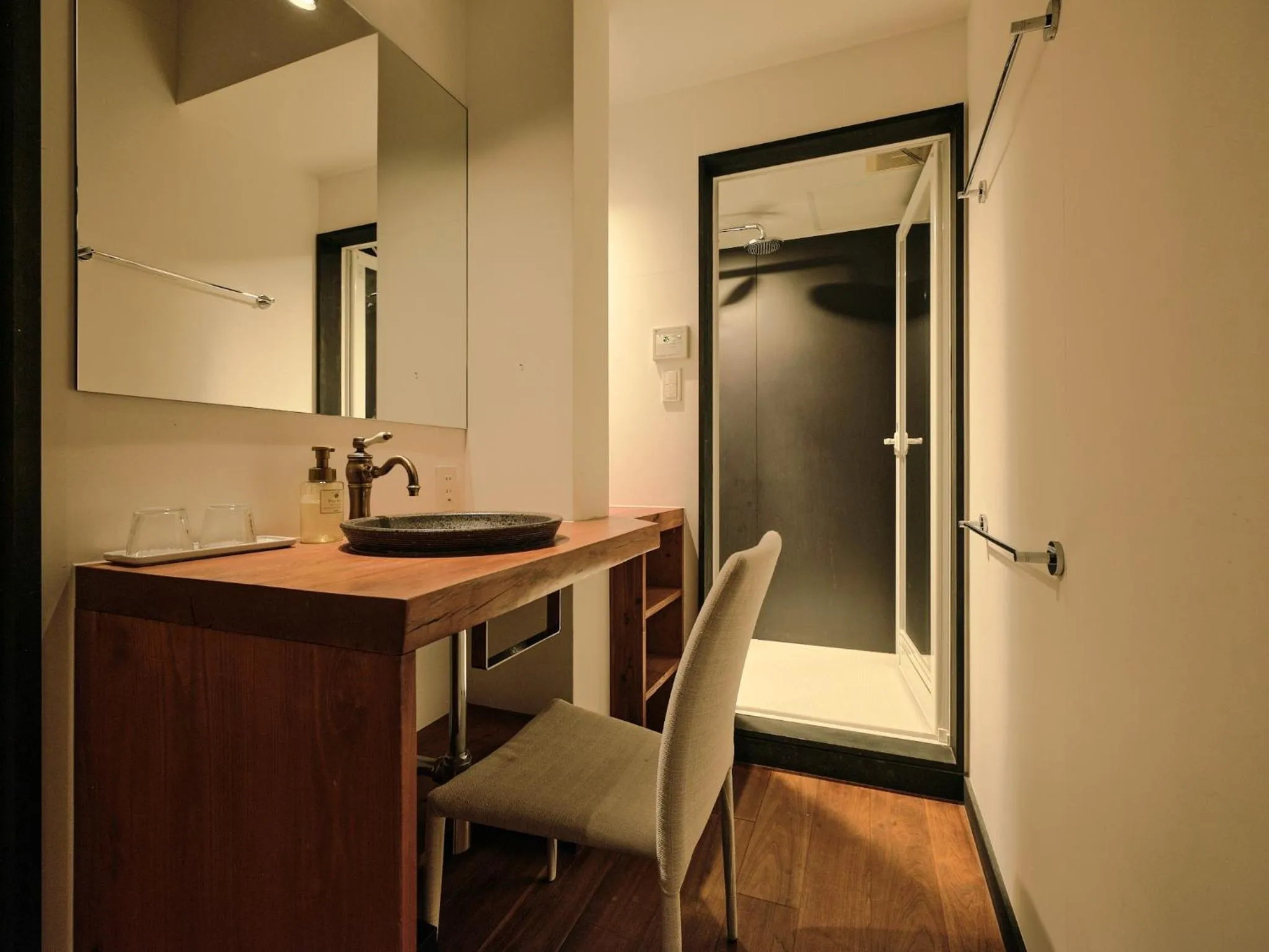 Shower in Tsumugi Nishinotoinhanayacho