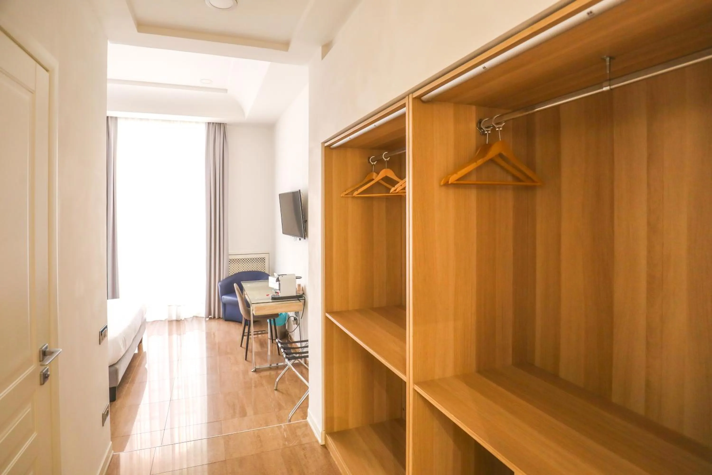 hair dresser in Sanfelice 33 Luxury Suites