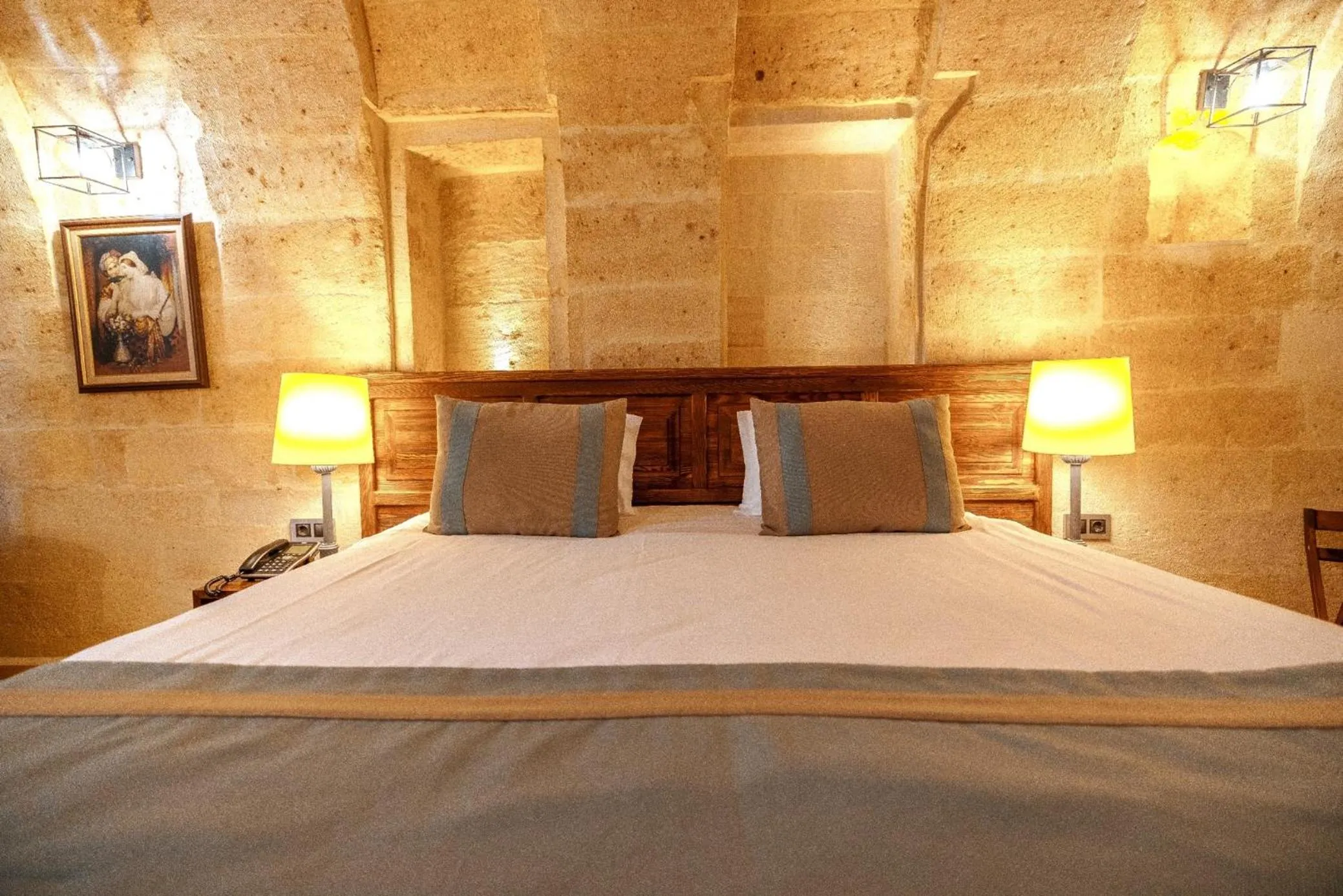 Bed in Misty Cave Hotel