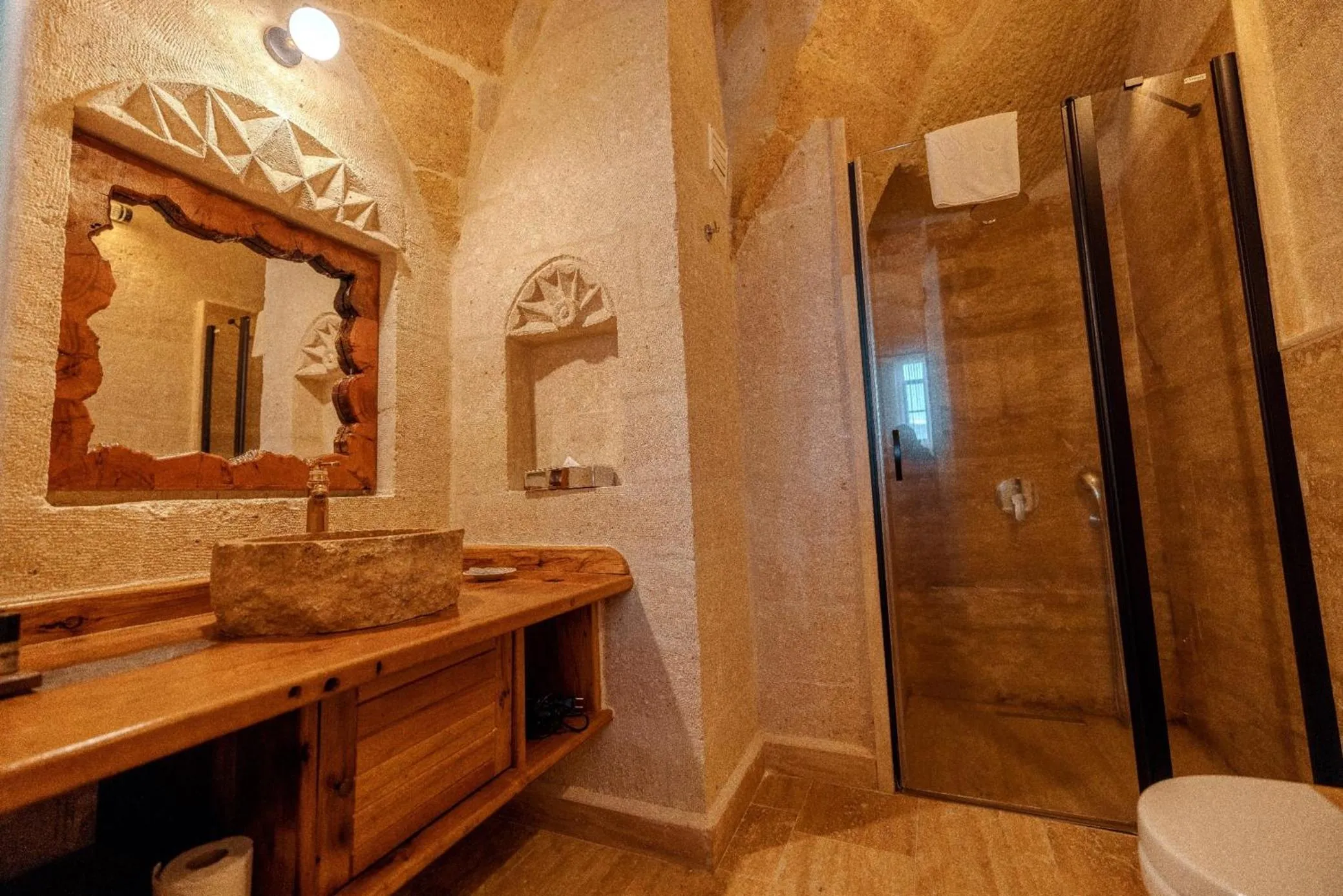 Bathroom in Misty Cave Hotel