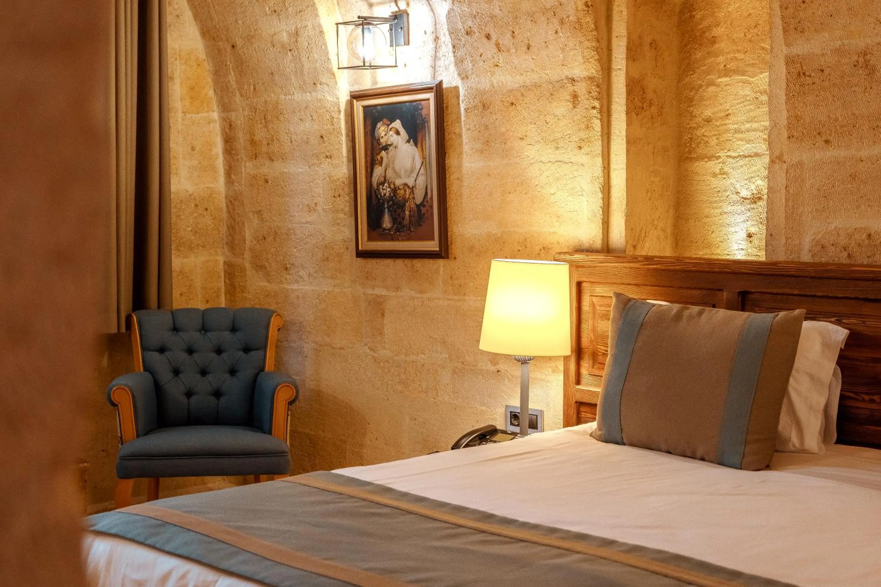 Bedroom, Bed in Misty Cave Hotel