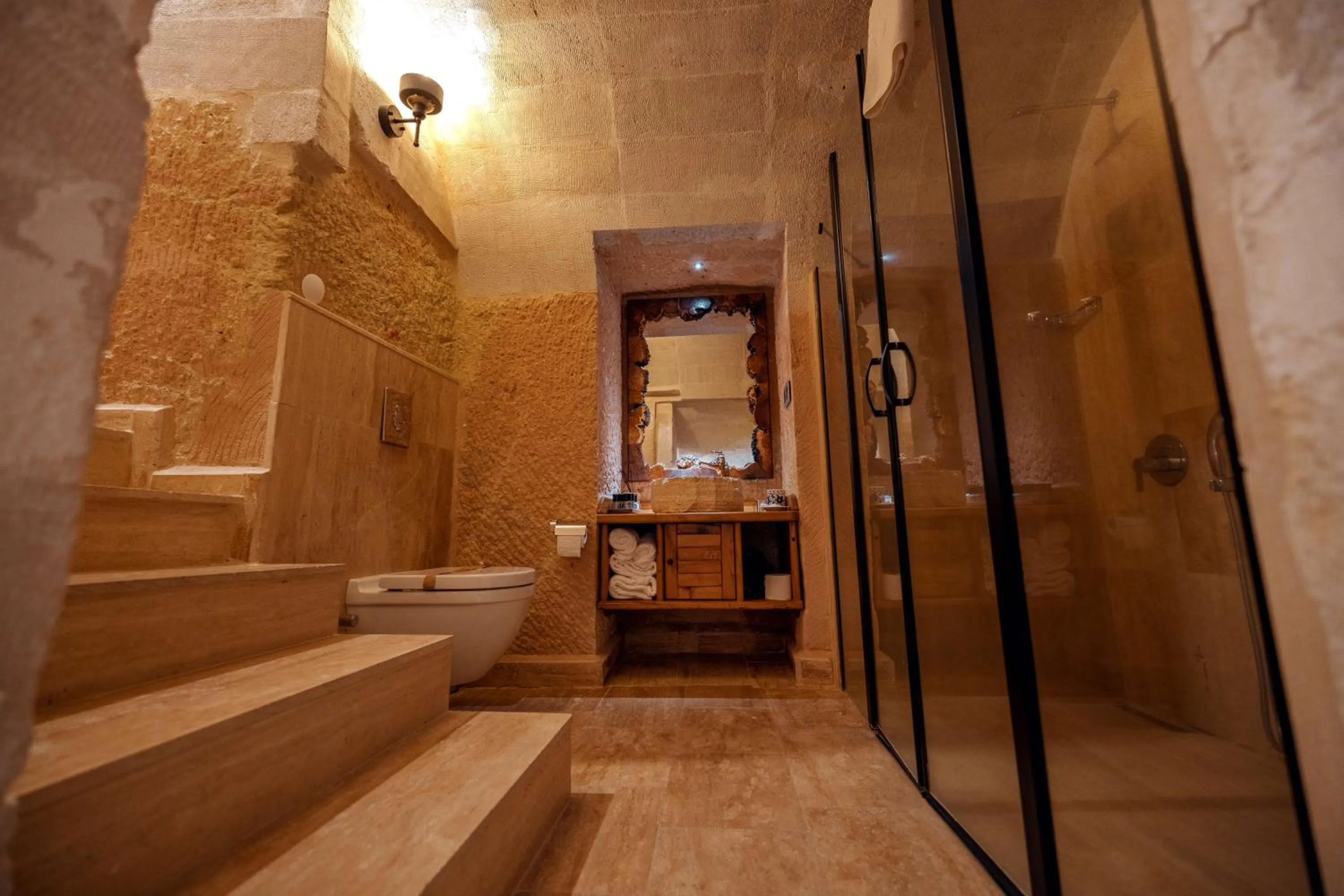 Shower in Misty Cave Hotel