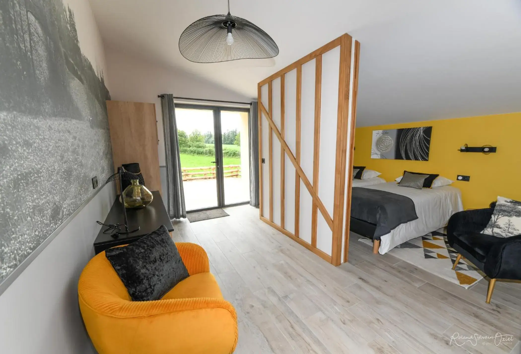 King Room with Roll-In Shower - Disability Access in Les Chambres d'Aurore King Room with Roll-In Shower - Disability Access in Les Chambres d'Aurore