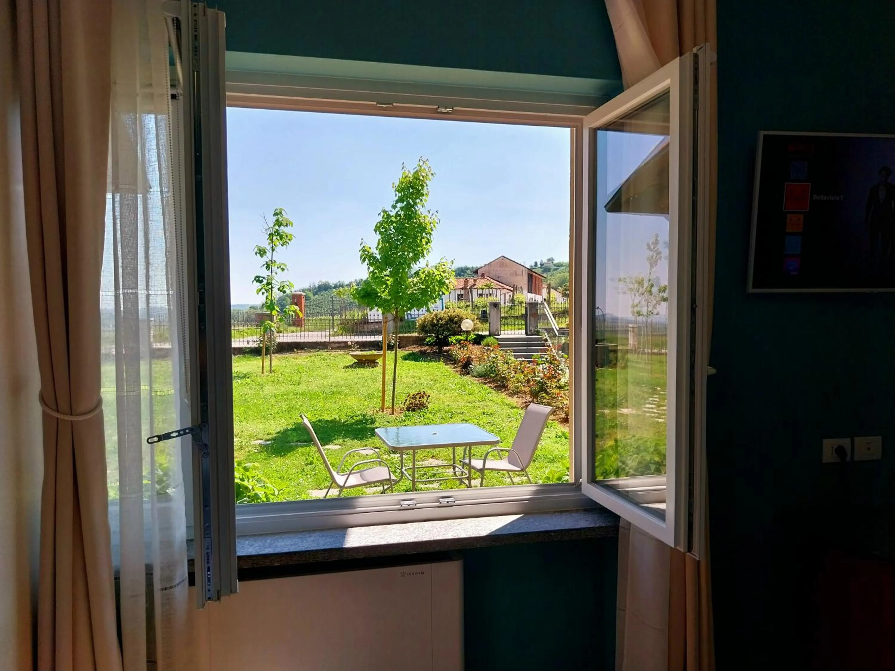 Garden view in Villa Bellavista Alba, B&B