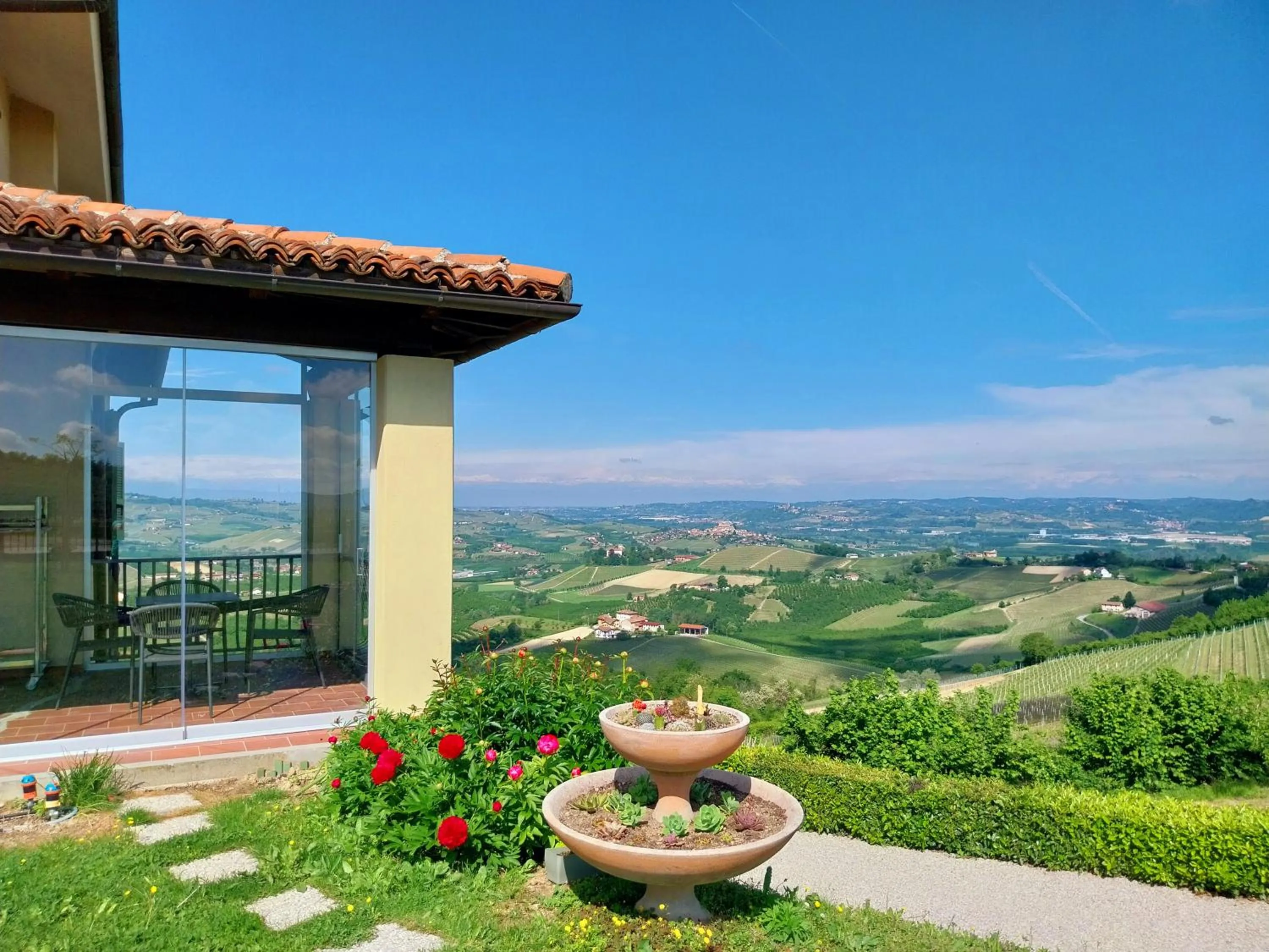 Property building in Villa Bellavista Alba, B&B