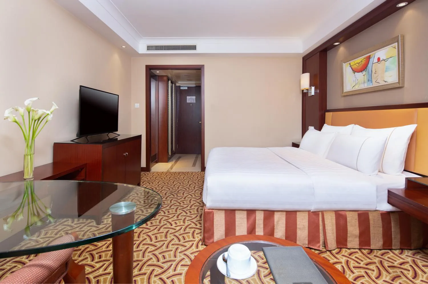 Photo of the whole room, Bed in Jianguo Hotel Shanghai