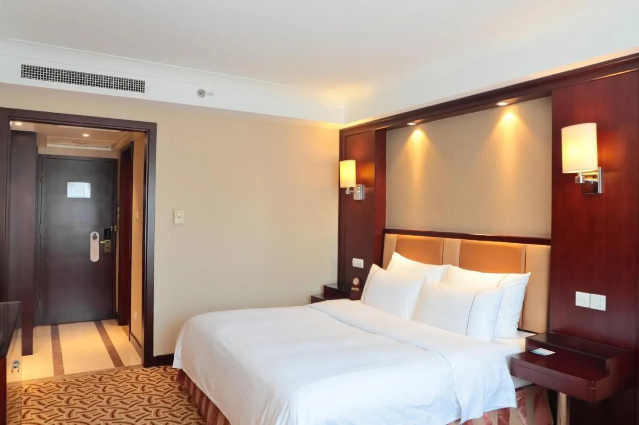 Bed in Jianguo Hotel Shanghai