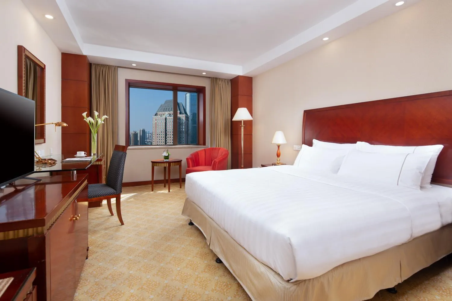 Photo of the whole room, Bed in Jianguo Hotel Shanghai
