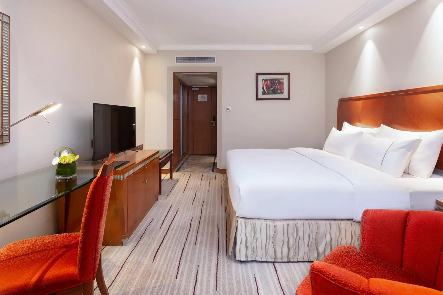 Photo of the whole room, Bed in Jianguo Hotel Shanghai