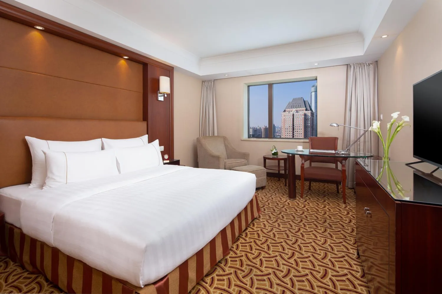 Photo of the whole room, Bed in Jianguo Hotel Shanghai