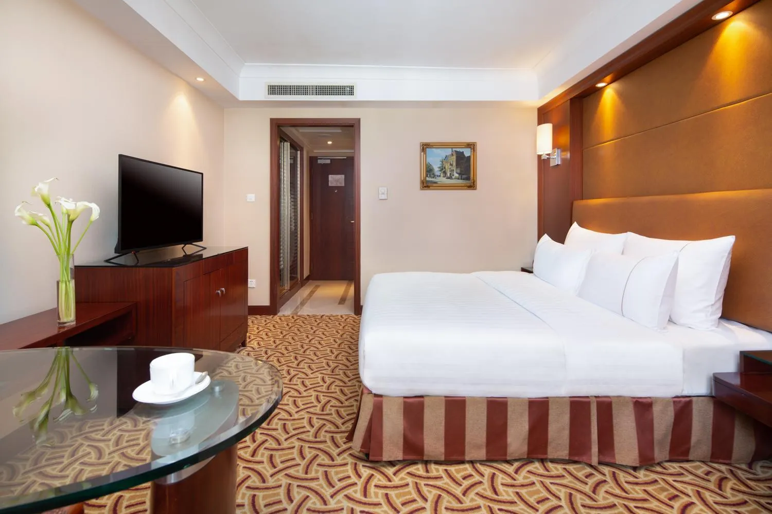 Photo of the whole room, Bed in Jianguo Hotel Shanghai