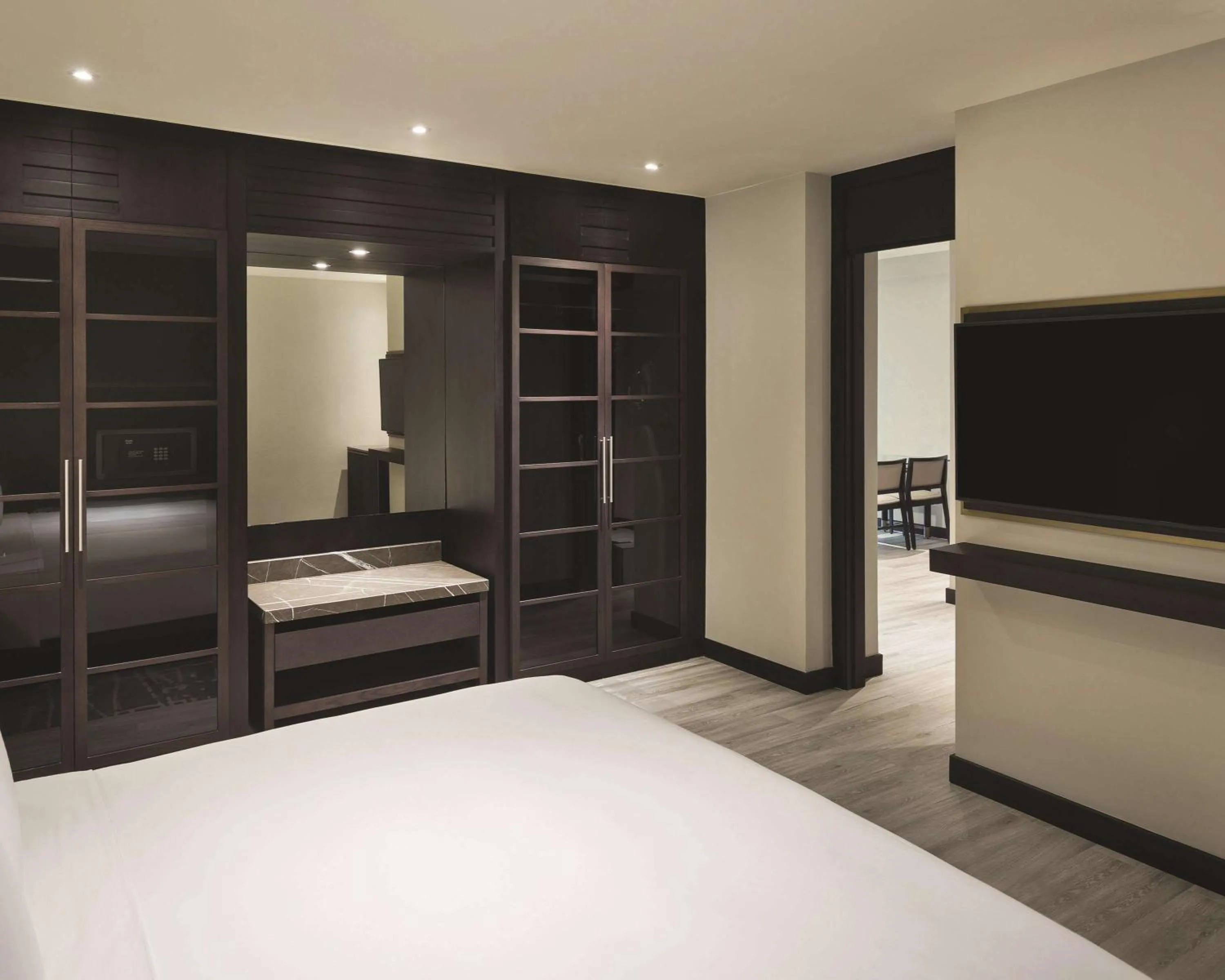 Photo of the whole room, Bed in Hyatt Regency Al Kout Mall