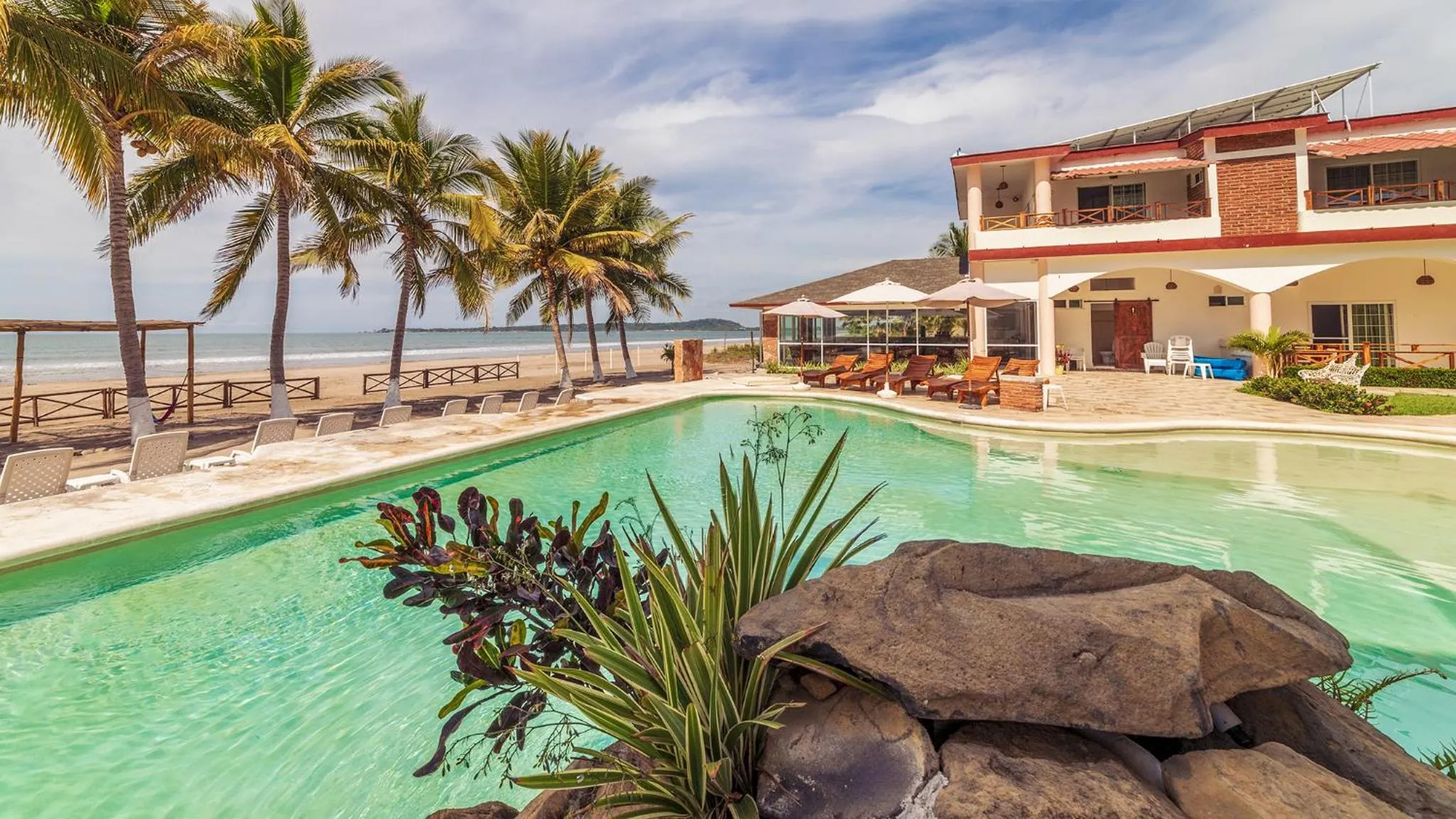 Swimming pool in Hotel Bahía Paraíso