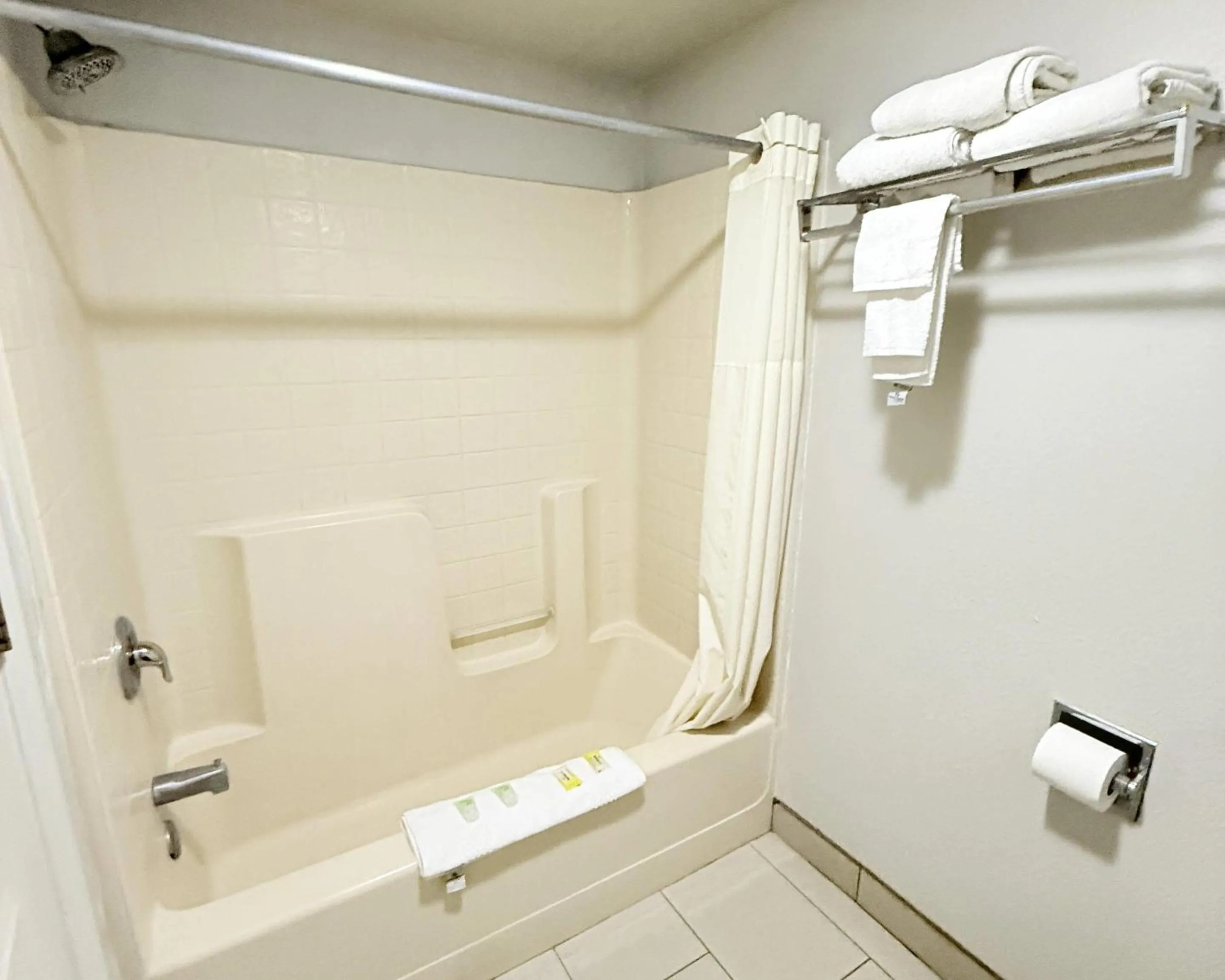 Bedroom in Rodeway Inn - SFI Winnemucca