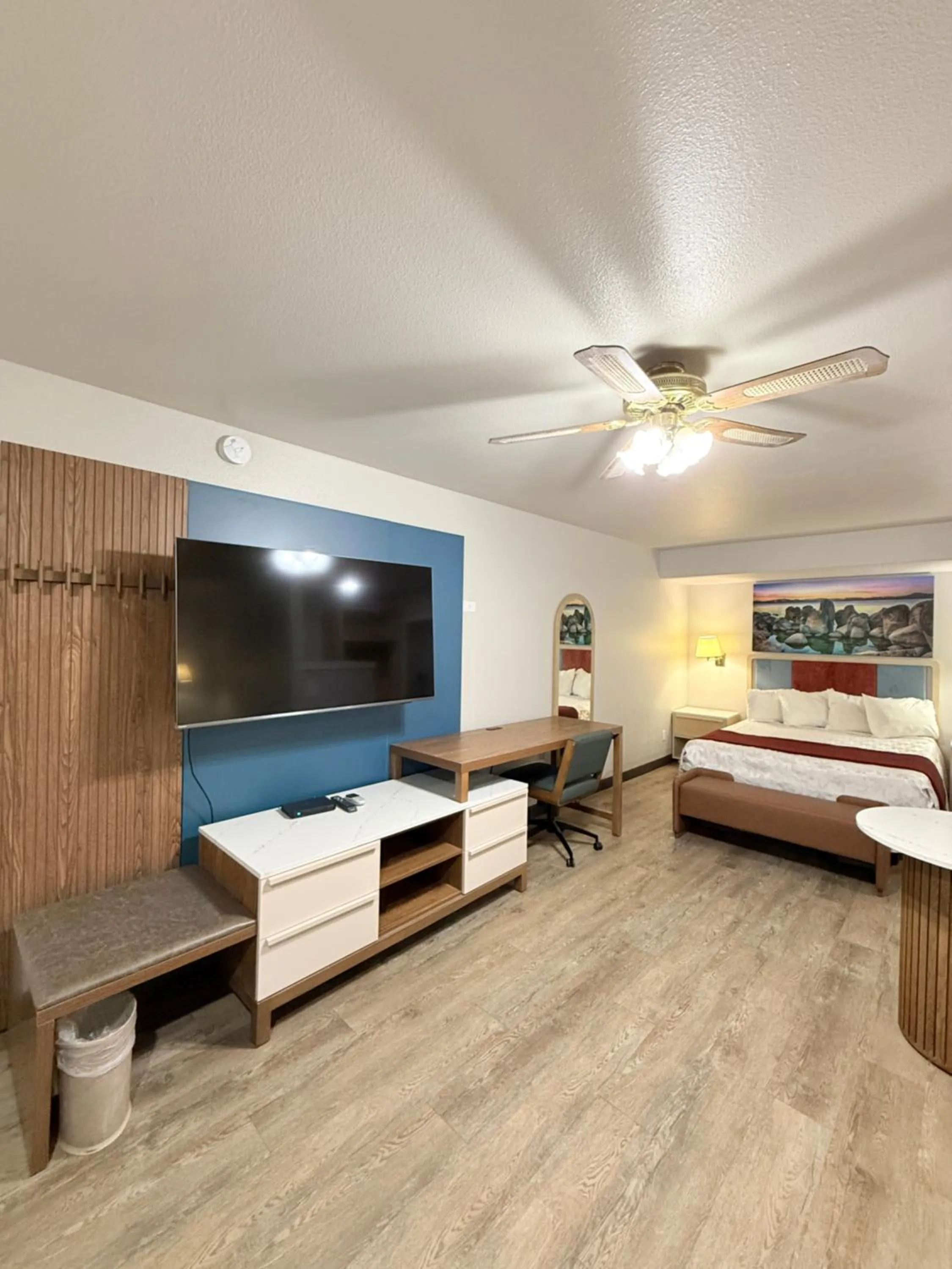 Bedroom, Bed in Rodeway Inn - SFI Winnemucca