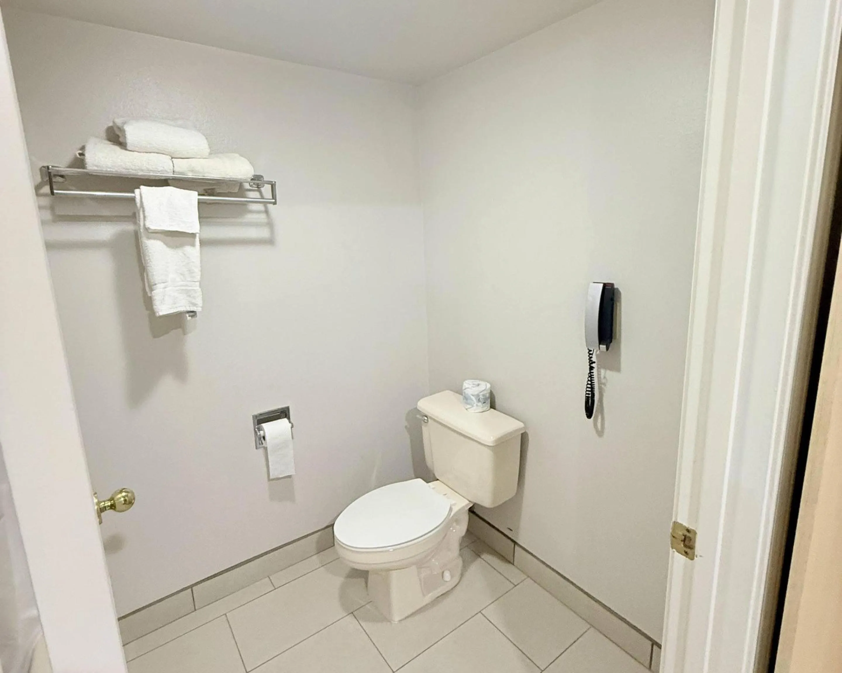 Bedroom in Rodeway Inn - SFI Winnemucca