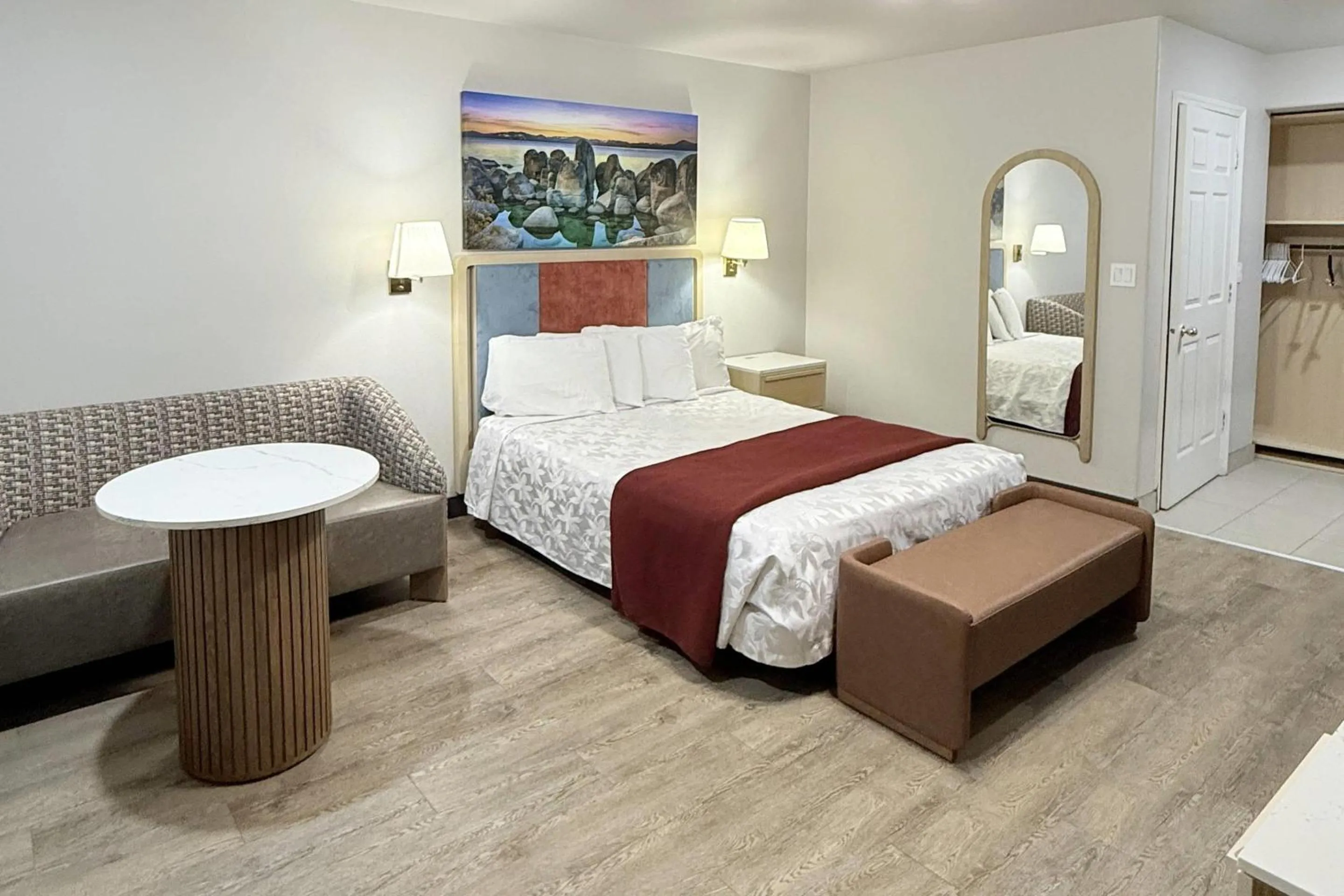 Bedroom, Bed in Rodeway Inn - SFI Winnemucca