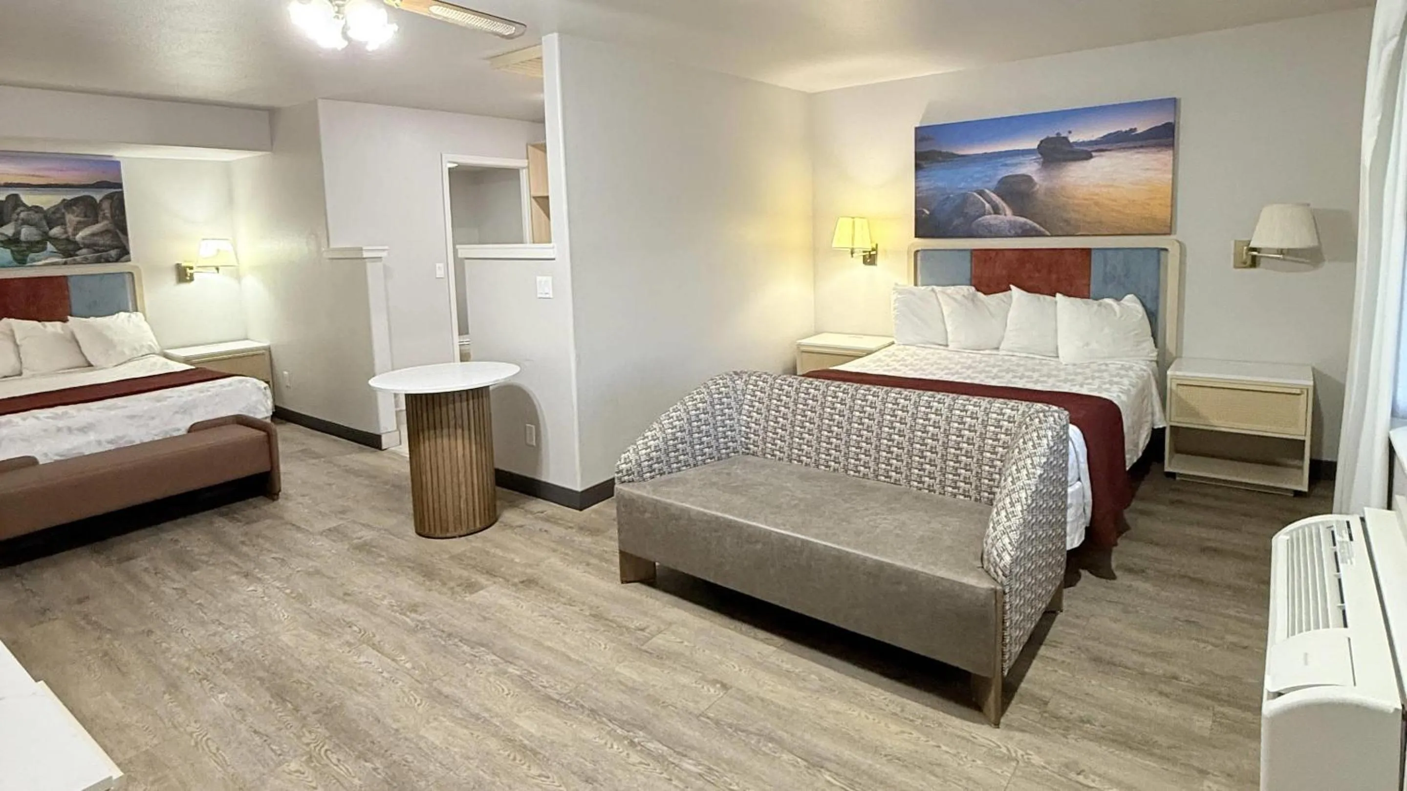 Bedroom, Bed in Rodeway Inn - SFI Winnemucca